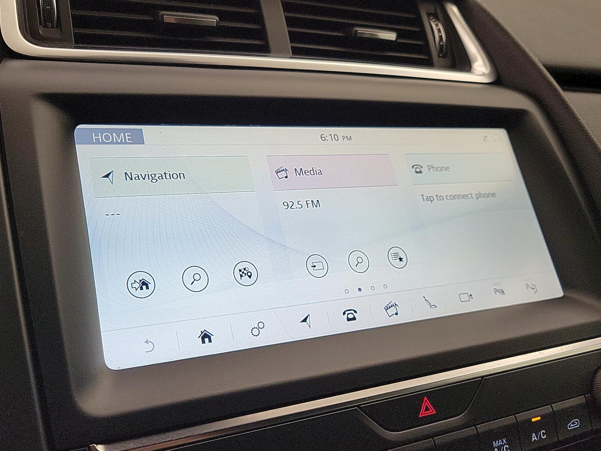 Thumbnail: 2018 Jaguar E-Pace - 15