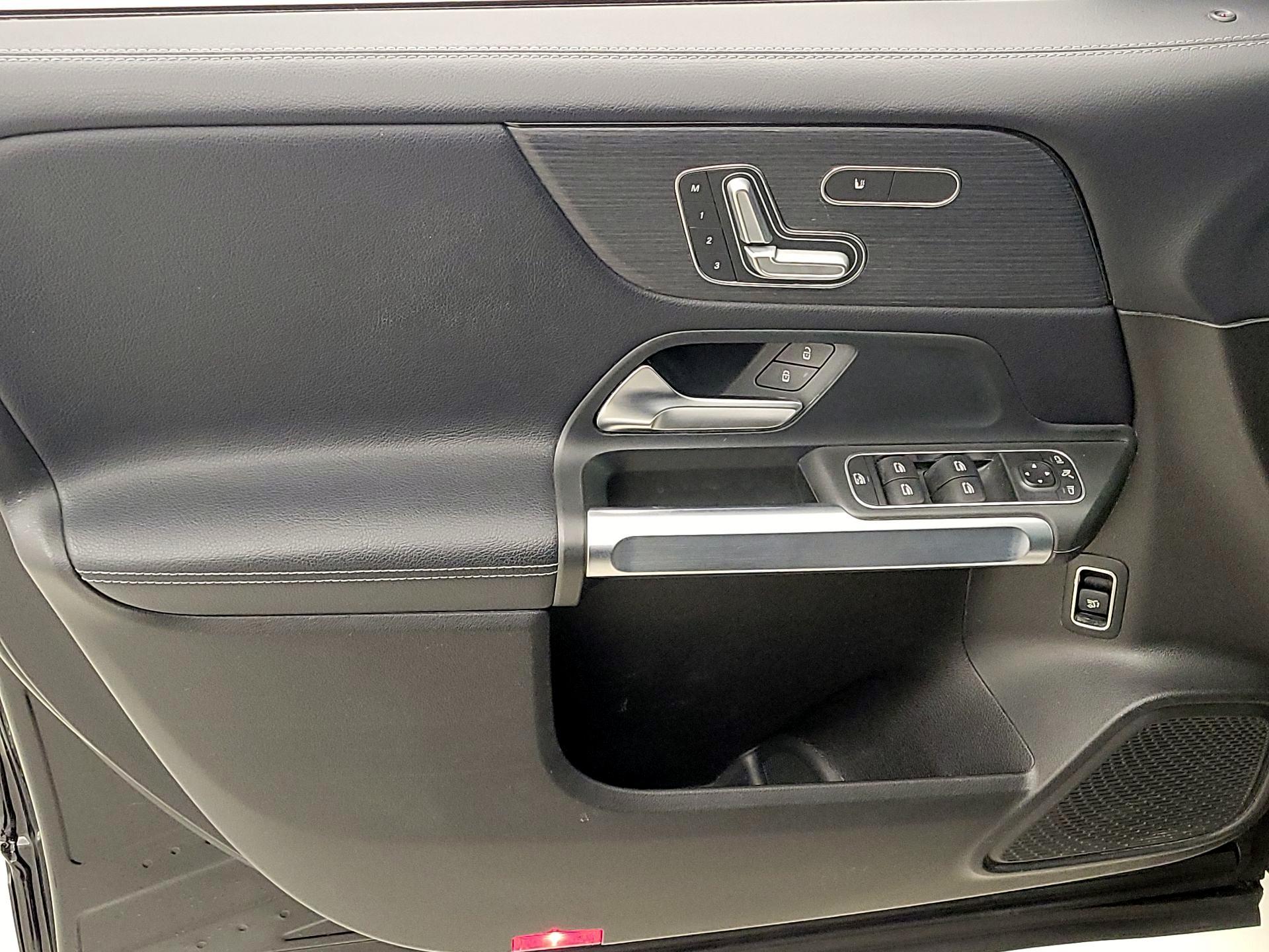 Thumbnail: 2020 Mercedes-Benz GLB - 12