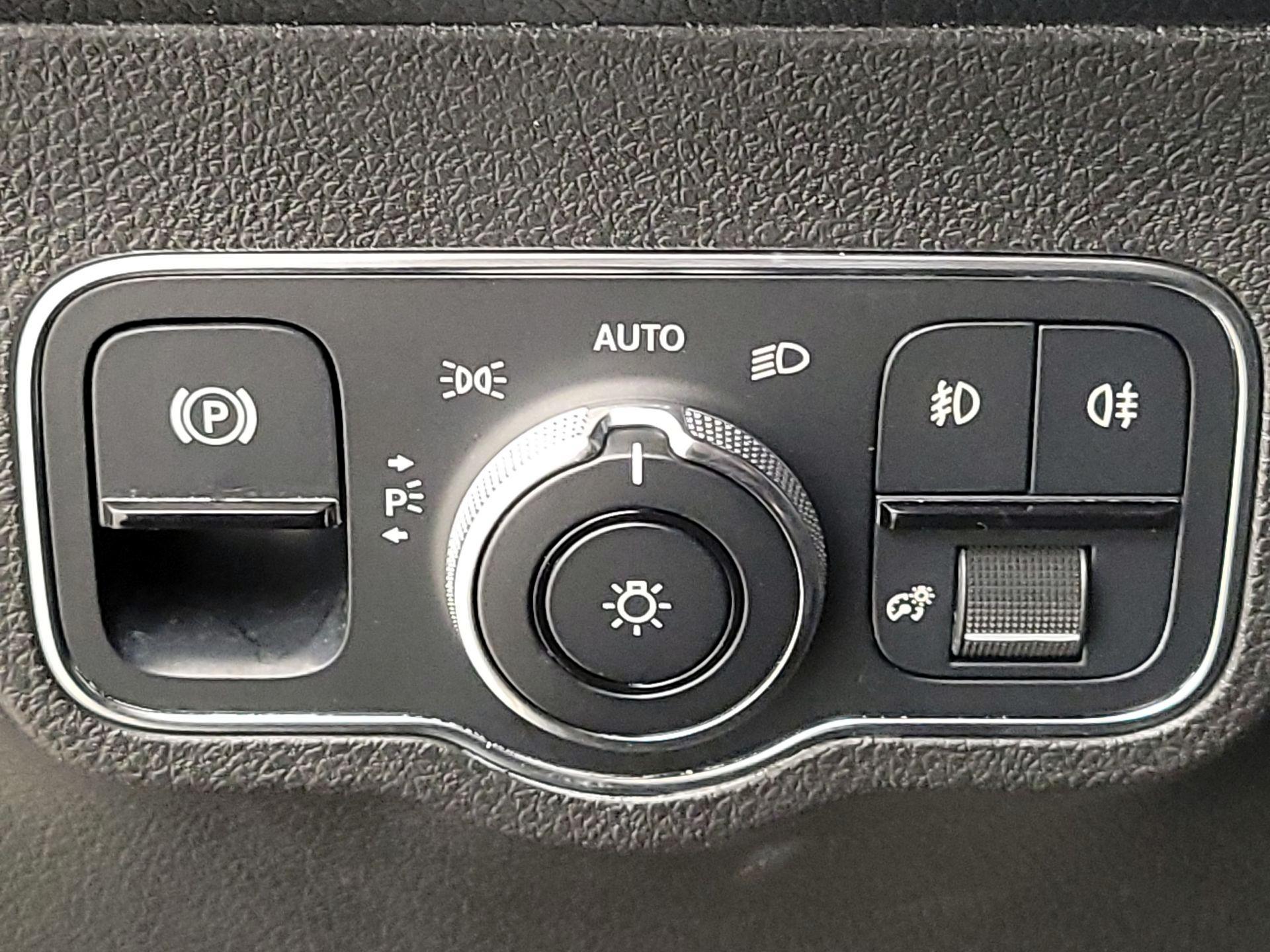 Thumbnail: 2020 Mercedes-Benz GLB - 13