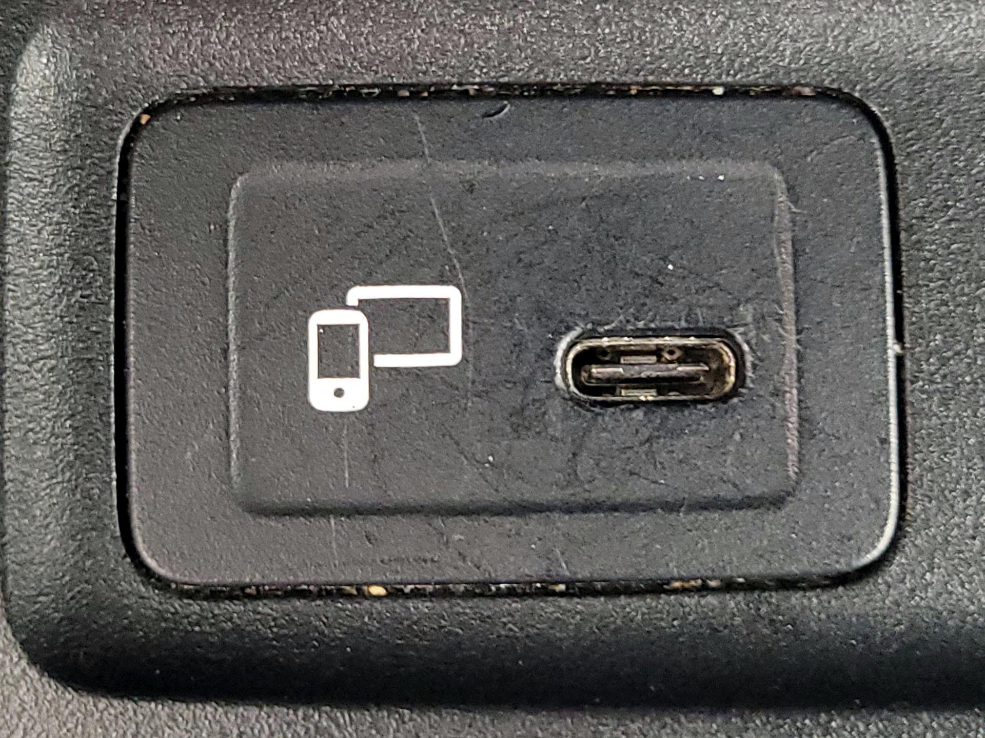 Thumbnail: 2020 Mercedes-Benz GLB - 18