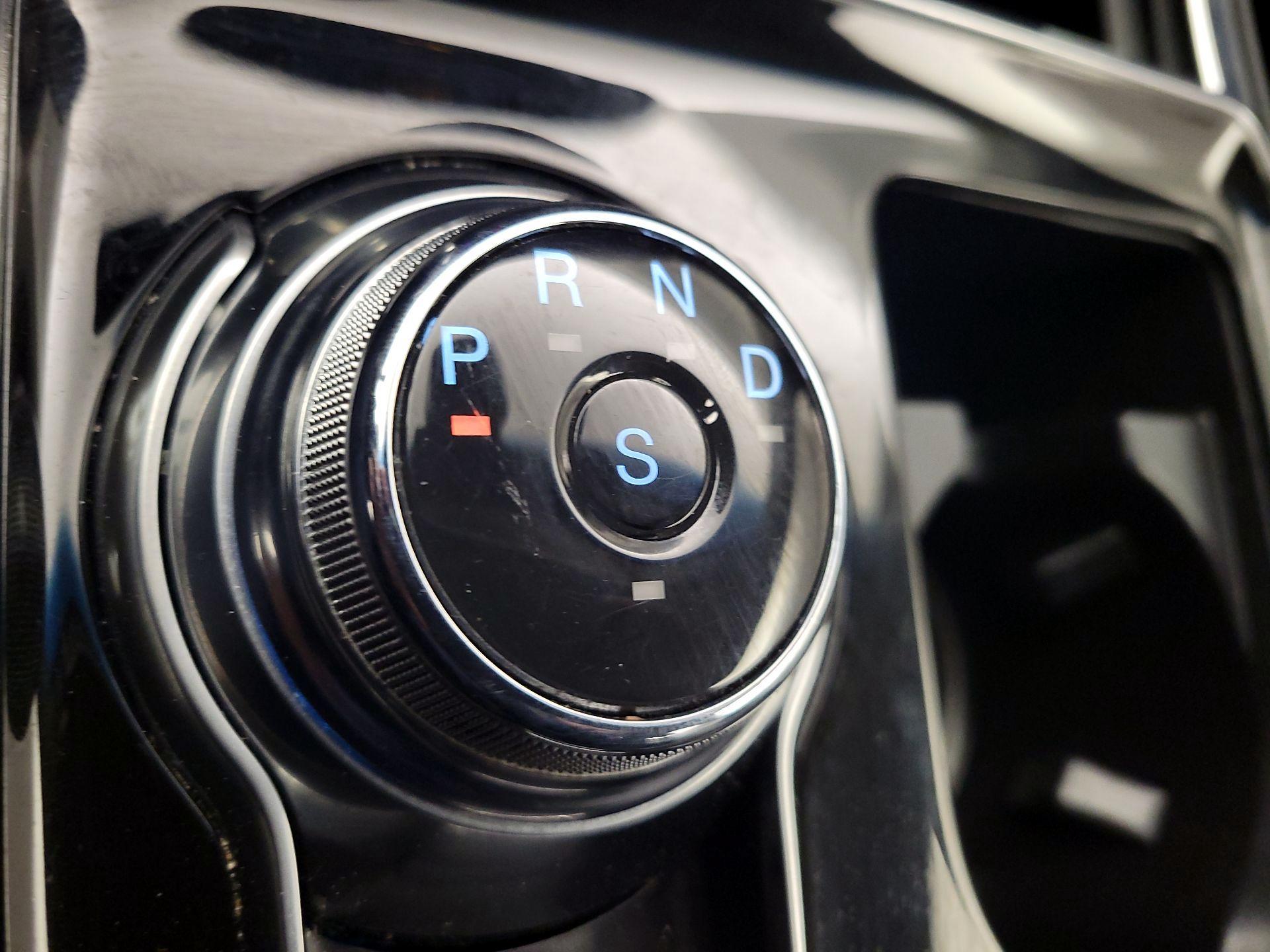 Thumbnail: 2019 Ford Edge - 17