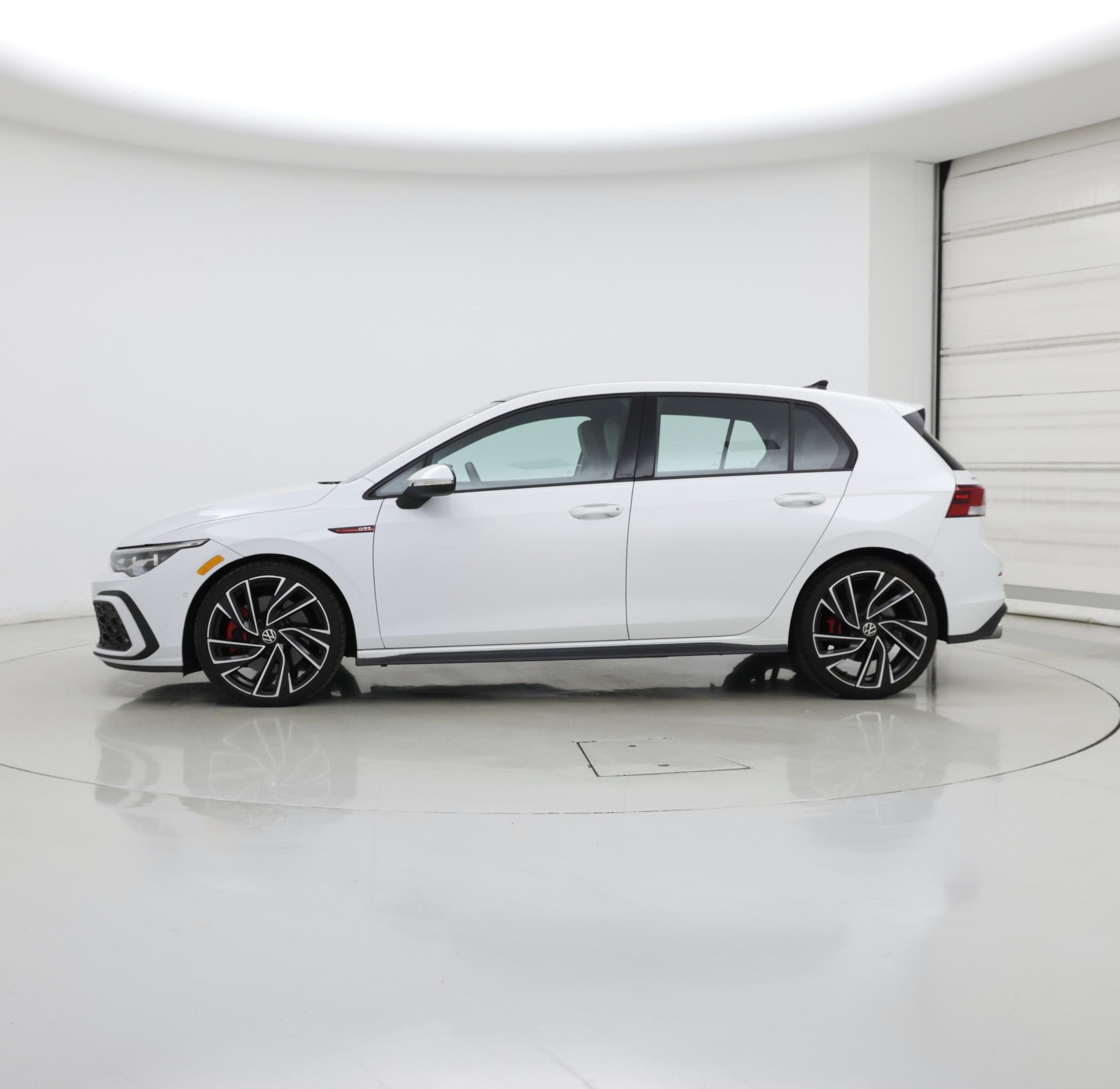 Thumbnail: 2023 Volkswagen Golf - 3