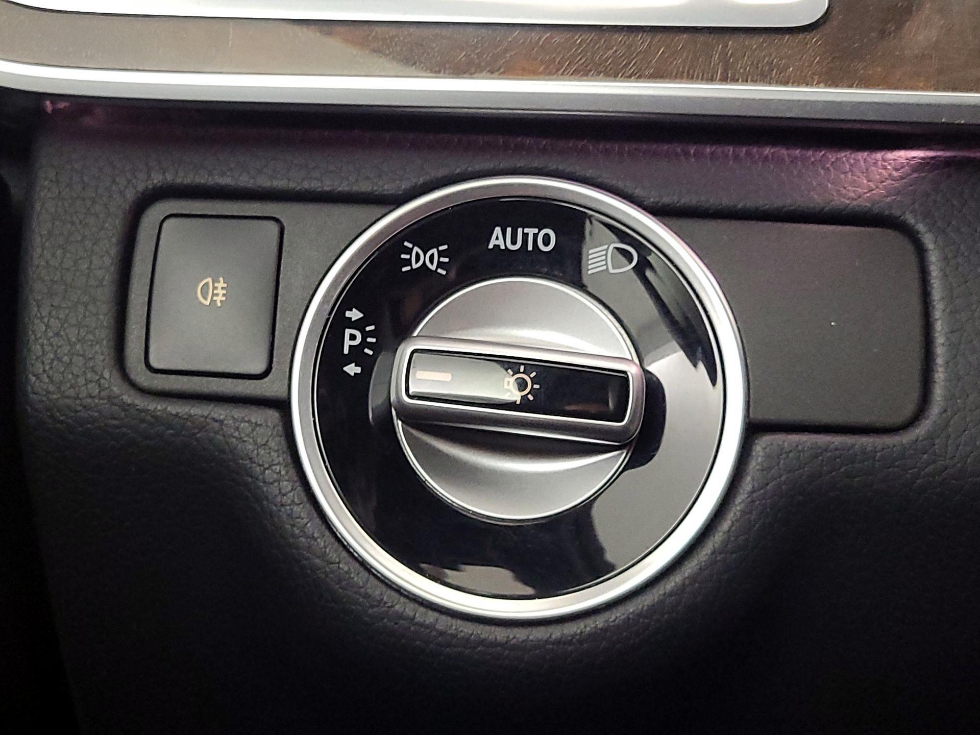 Thumbnail: 2016 Mercedes-Benz E-Class - 13