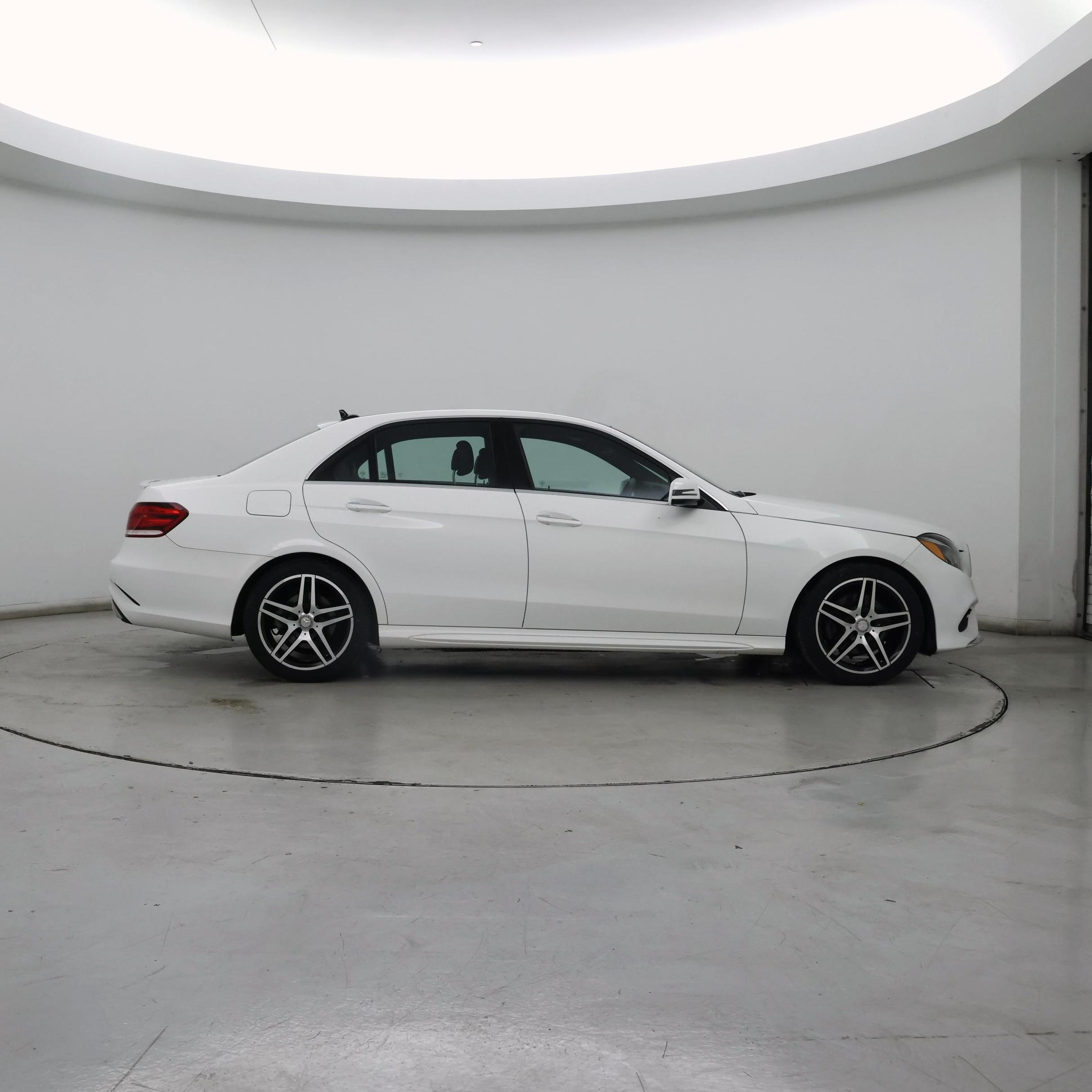 Thumbnail: 2016 Mercedes-Benz E-Class - 7