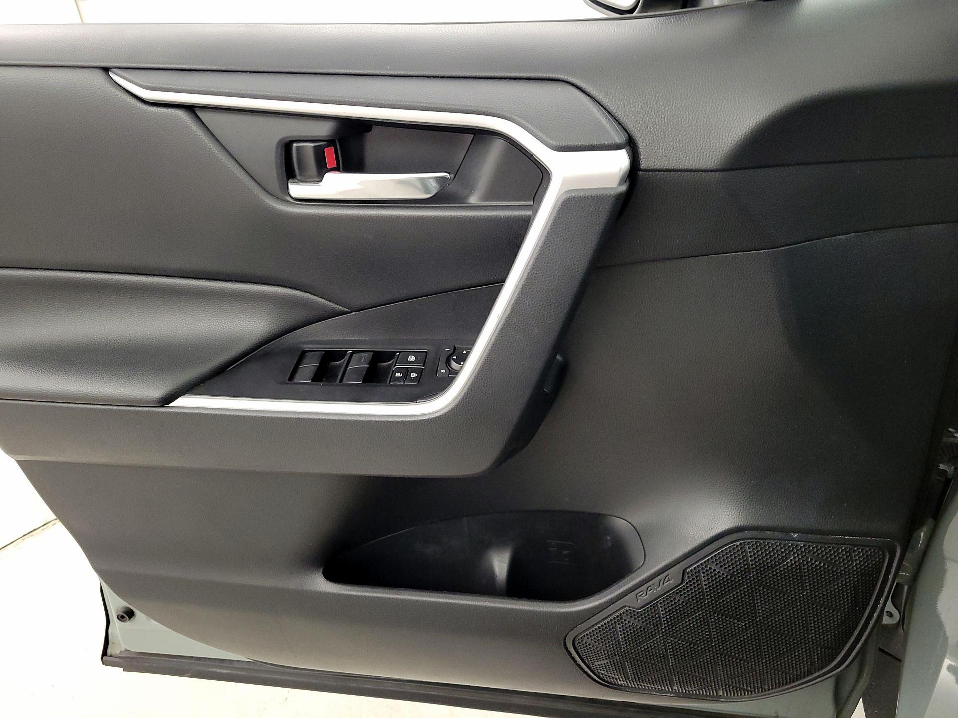 Thumbnail: 2021 Toyota RAV4 - 12