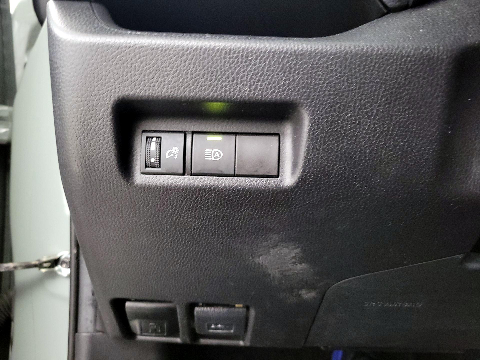 Thumbnail: 2021 Toyota RAV4 - 13