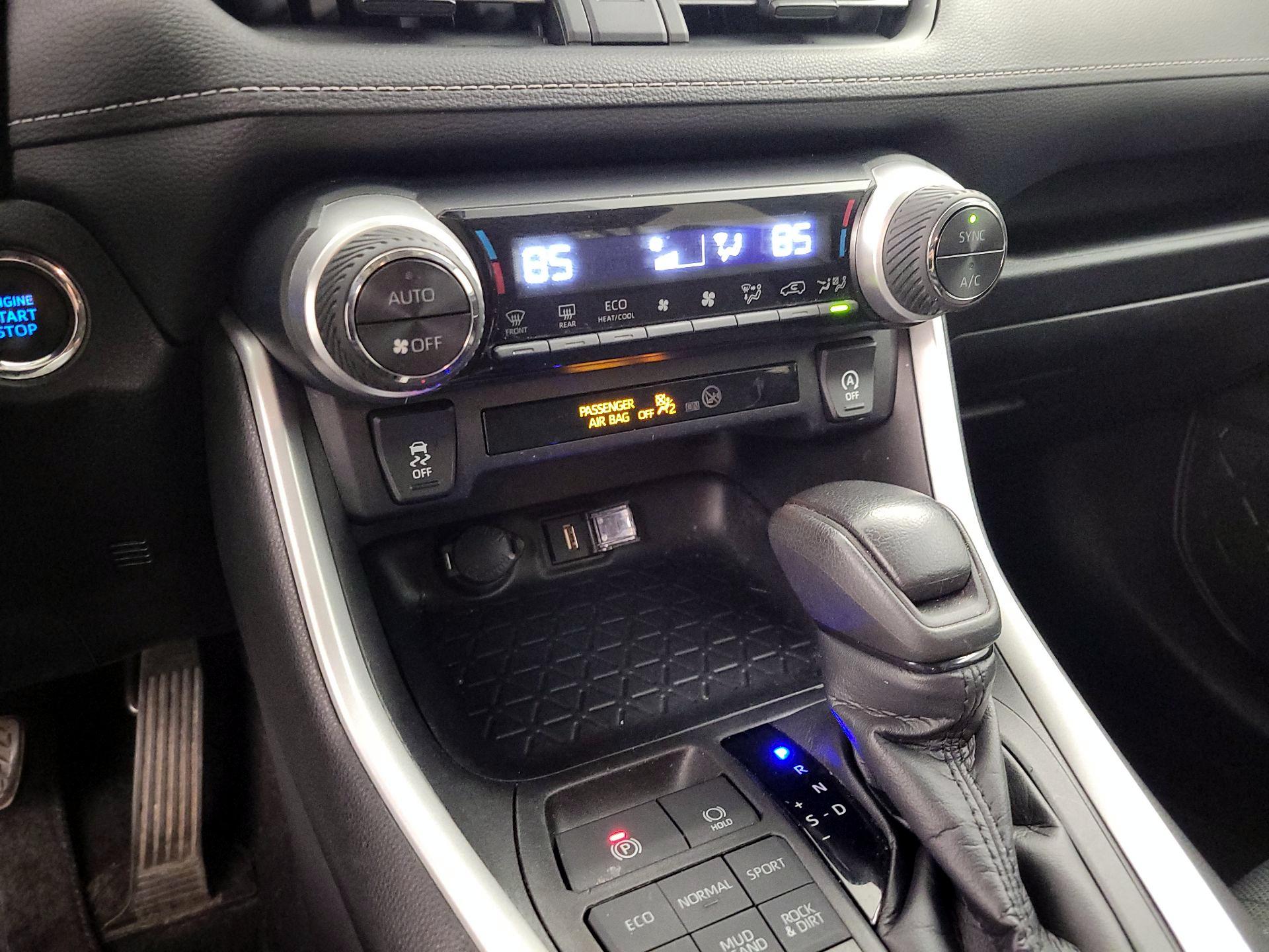 Thumbnail: 2021 Toyota RAV4 - 16