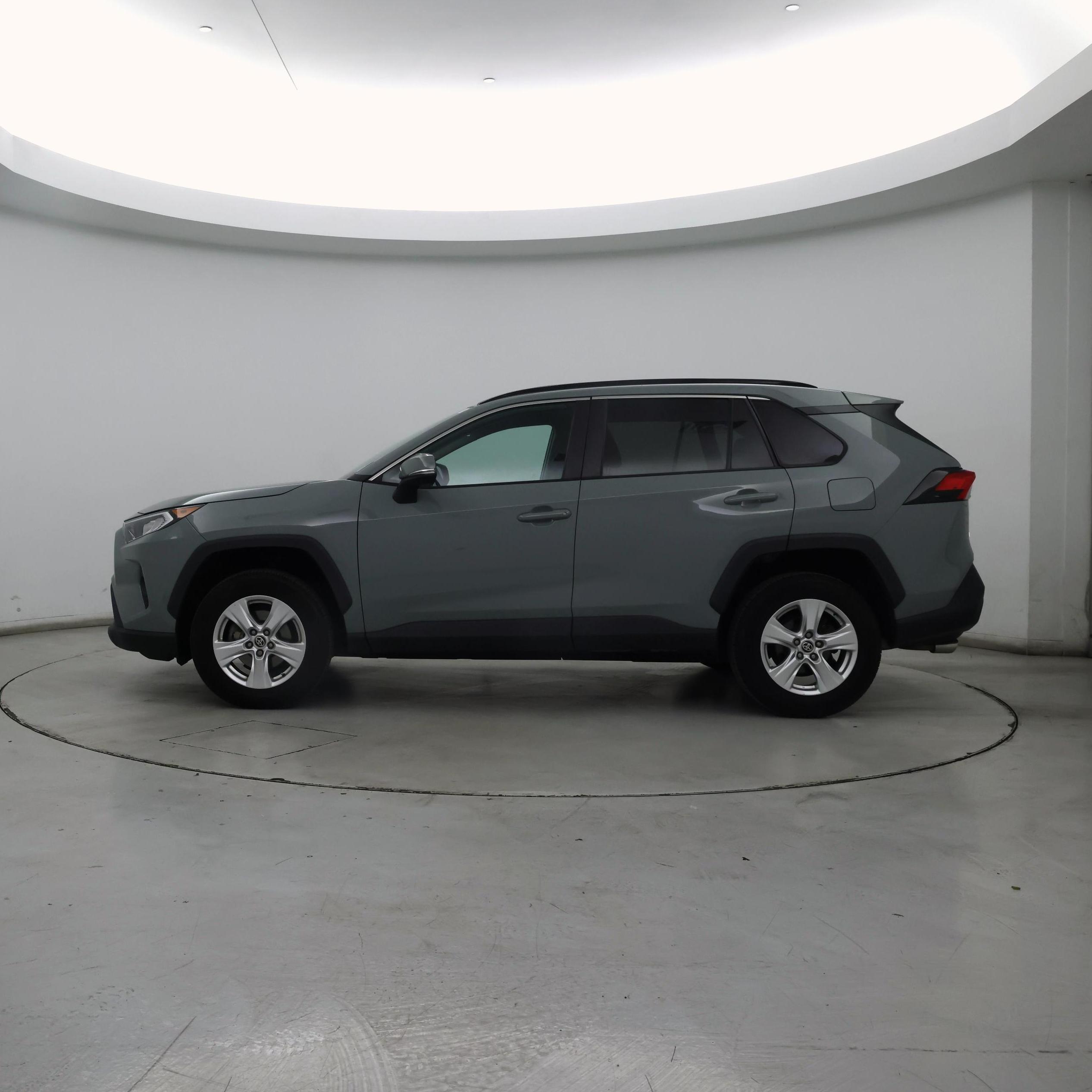 Thumbnail: 2021 Toyota RAV4 - 3