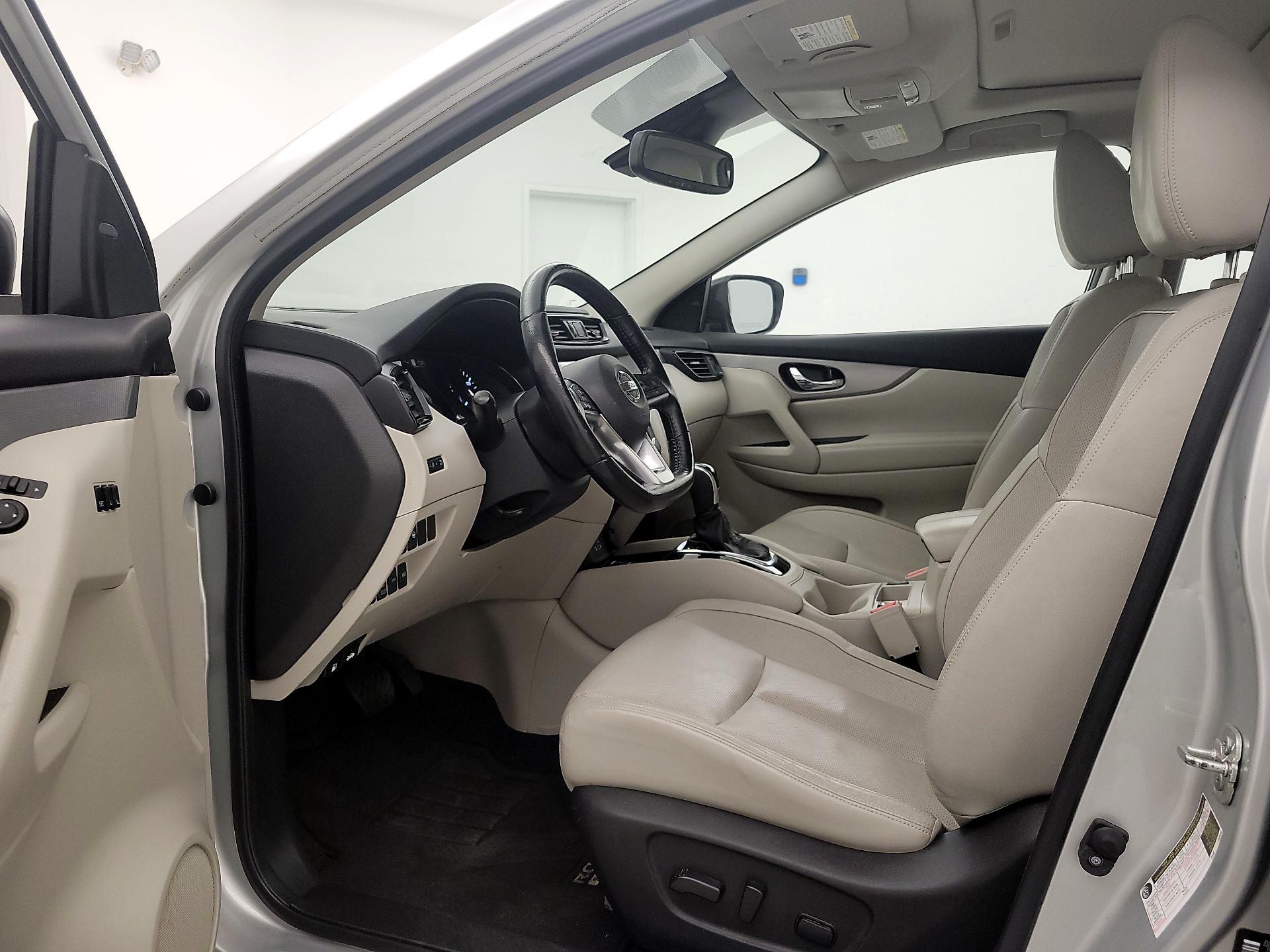 Thumbnail: 2020 Nissan Rogue Sport - 11