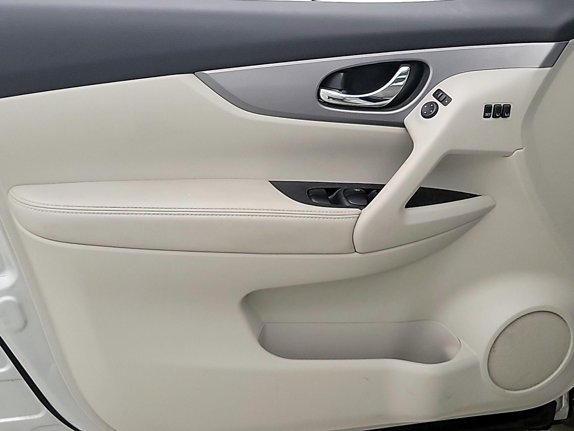 Thumbnail: 2020 Nissan Rogue Sport - 12