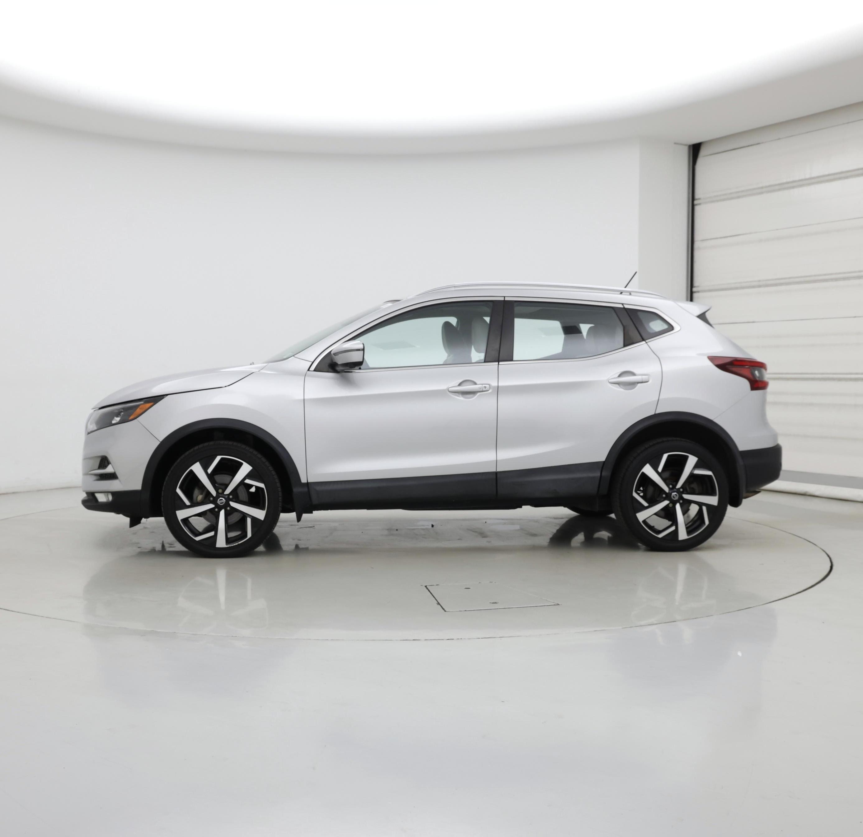 Thumbnail: 2020 Nissan Rogue Sport - 3