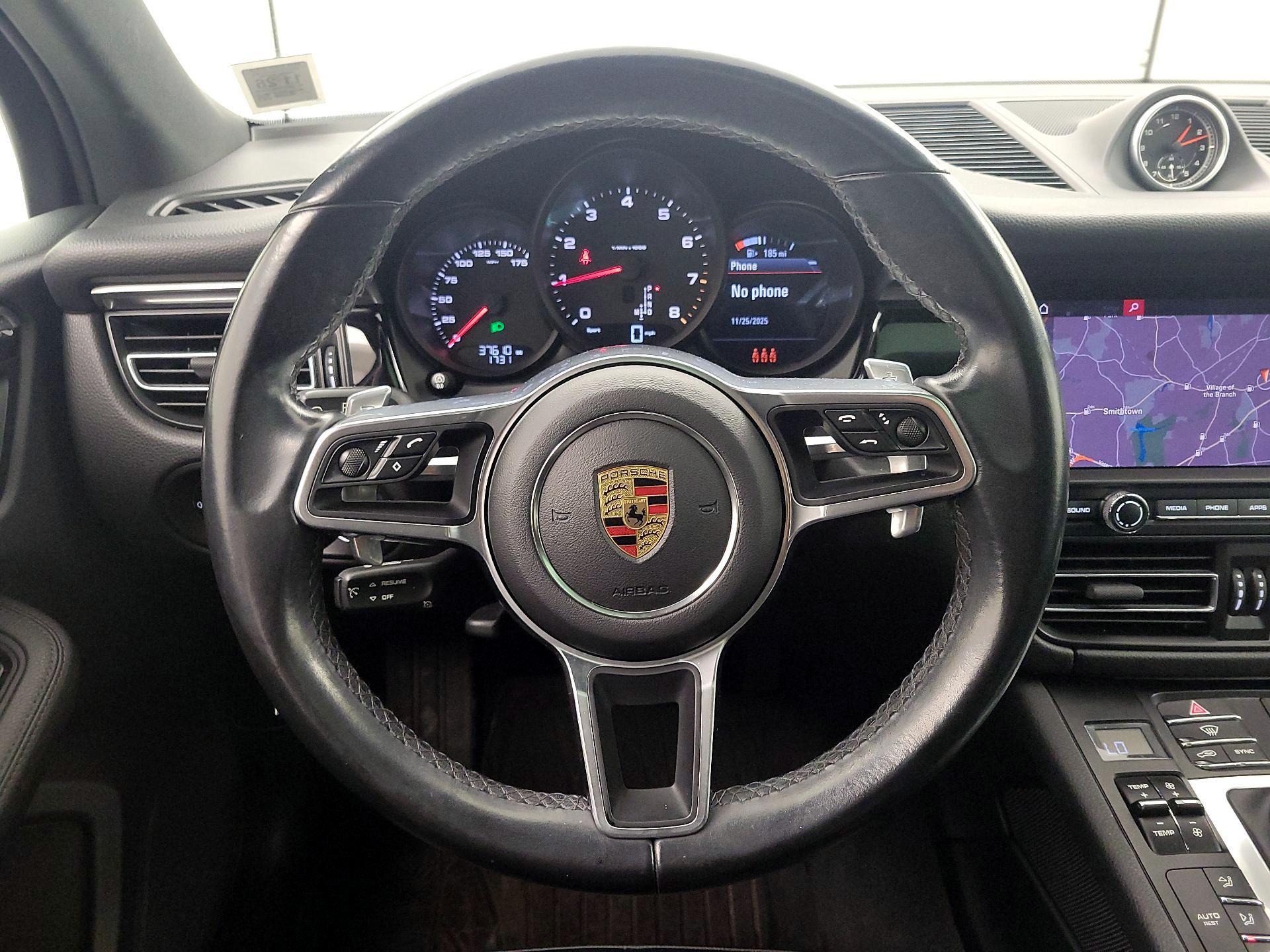 Thumbnail: 2021 Porsche Macan - 10