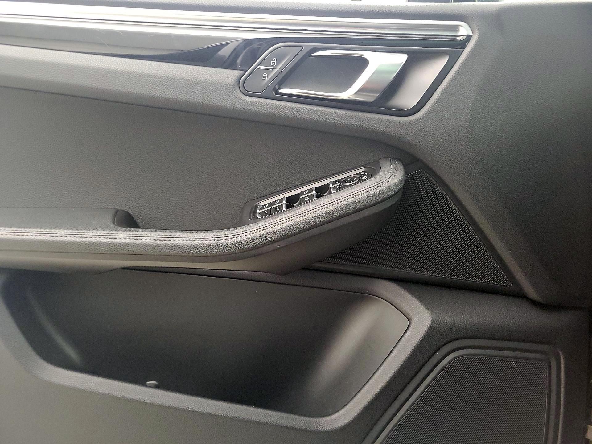 Thumbnail: 2021 Porsche Macan - 12