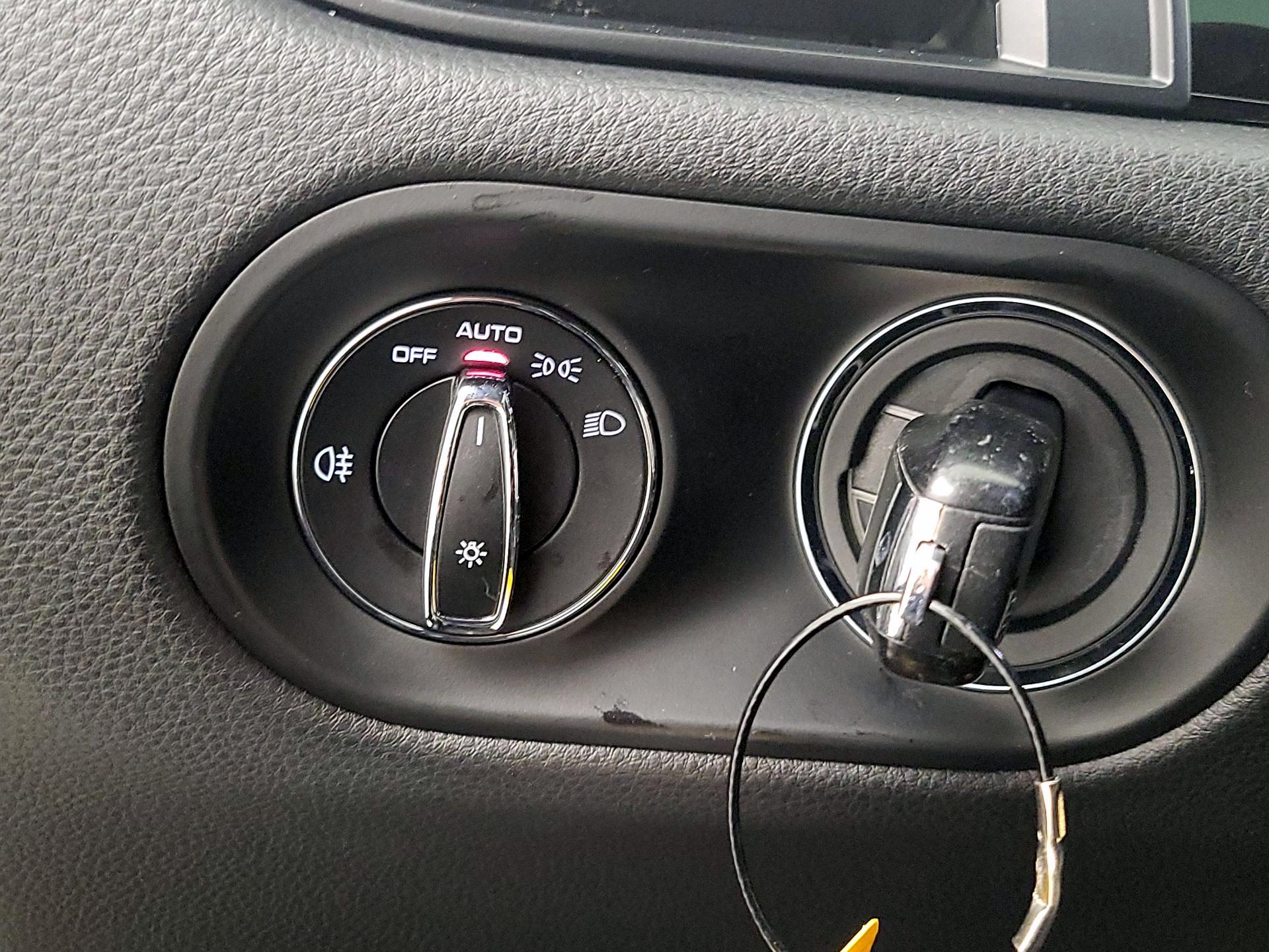 Thumbnail: 2021 Porsche Macan - 13