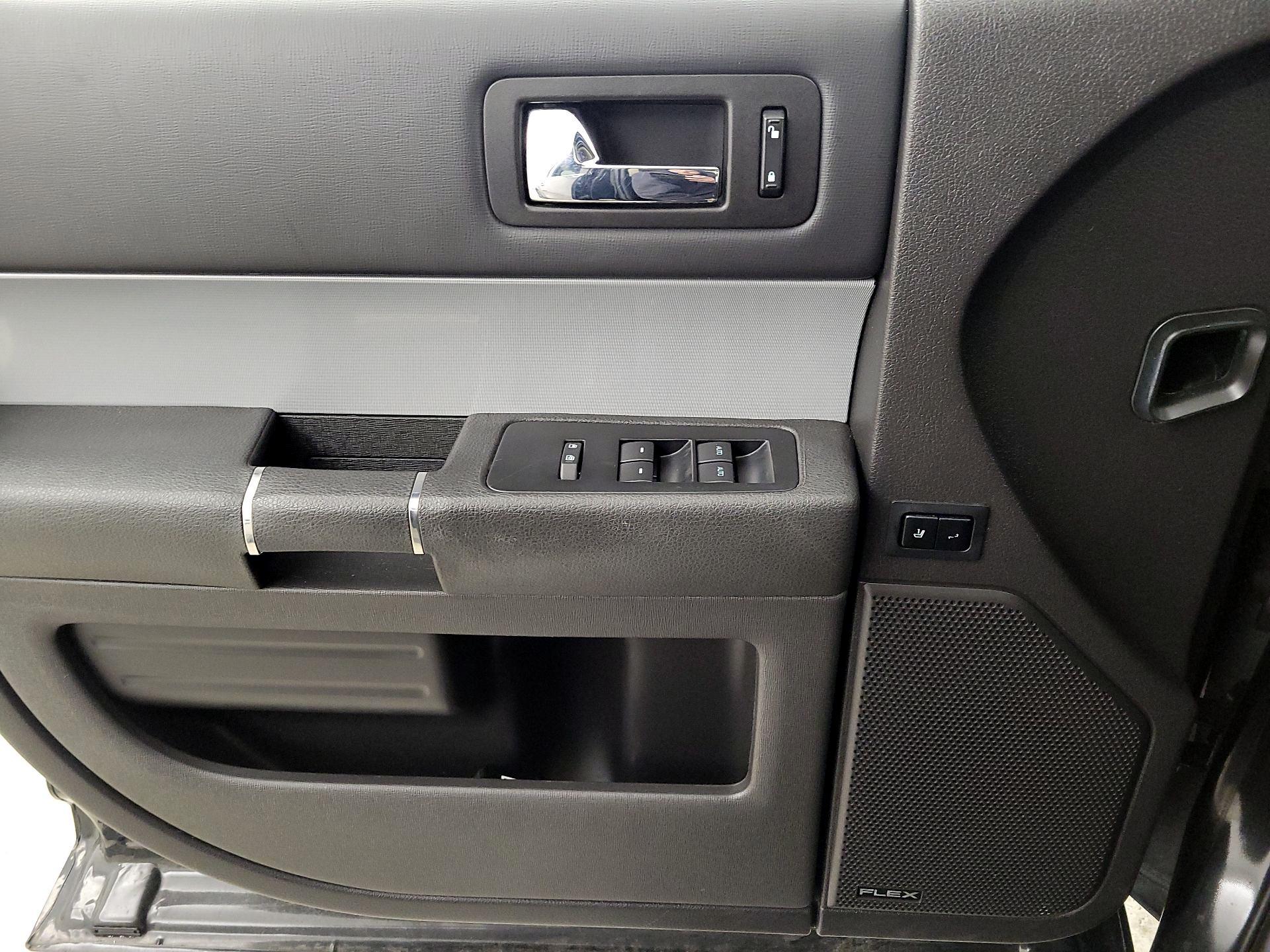 Thumbnail: 2015 Ford Flex - 12