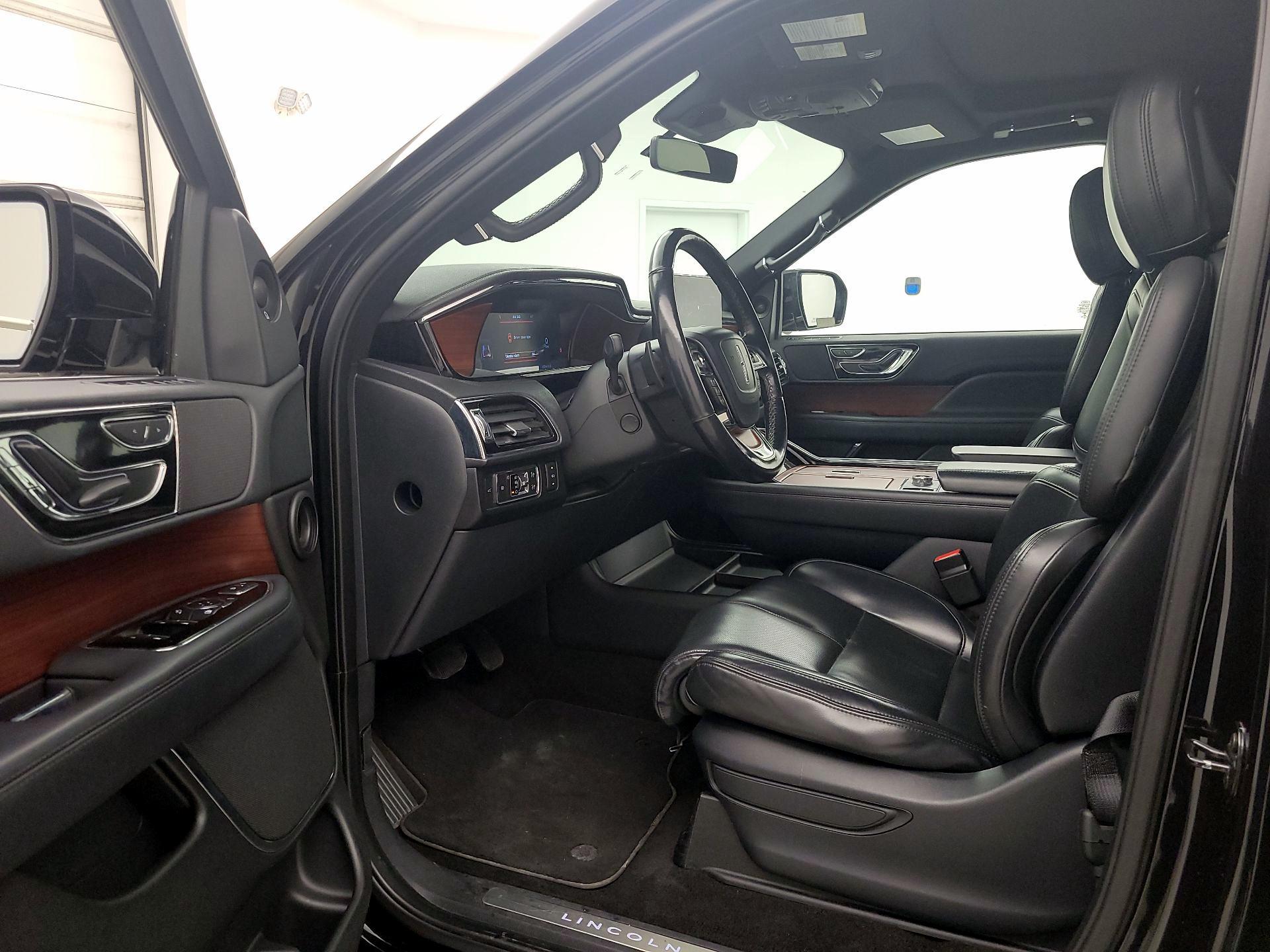 Thumbnail: 2022 Lincoln Navigator - 11