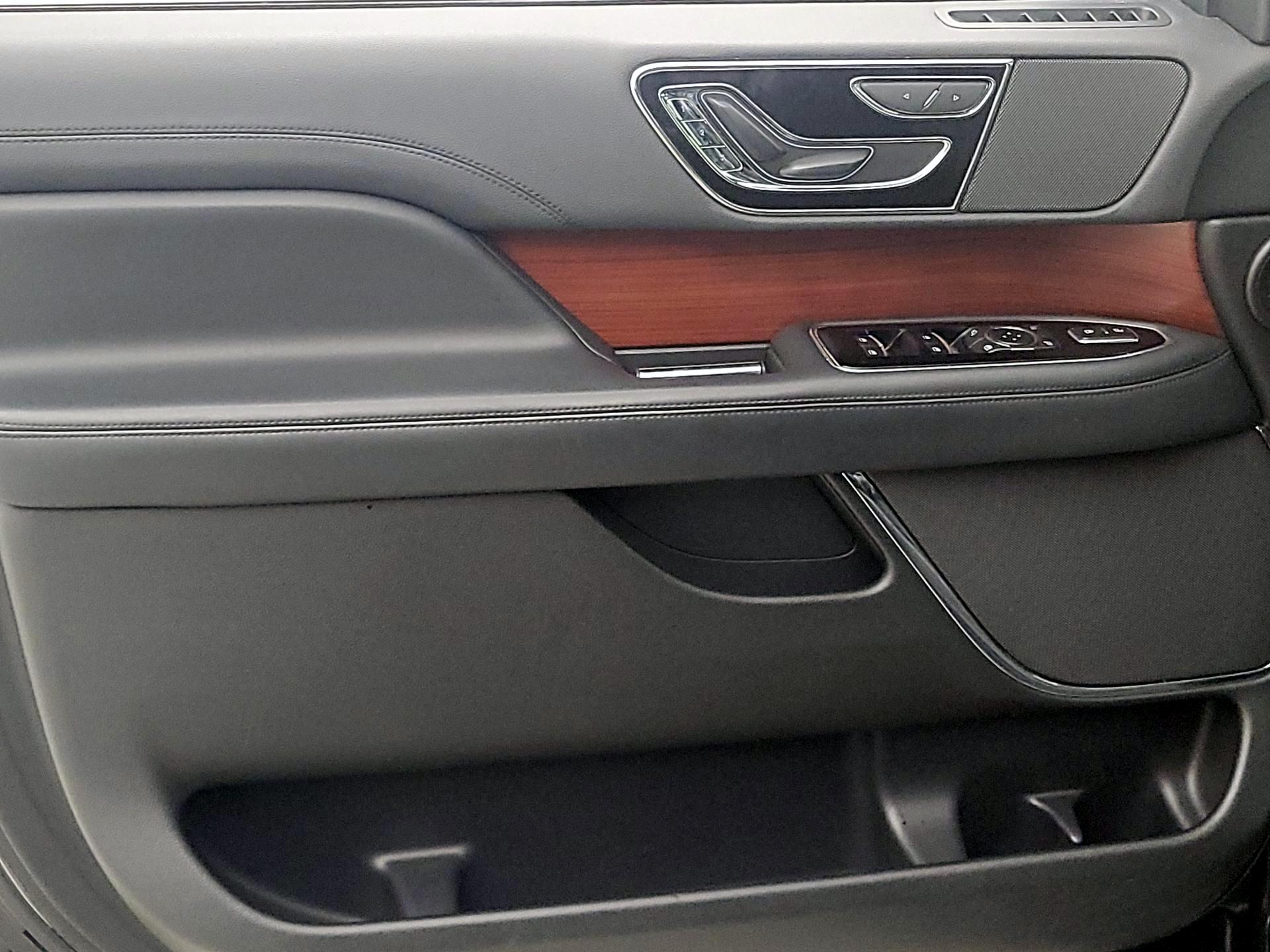 Thumbnail: 2022 Lincoln Navigator - 12