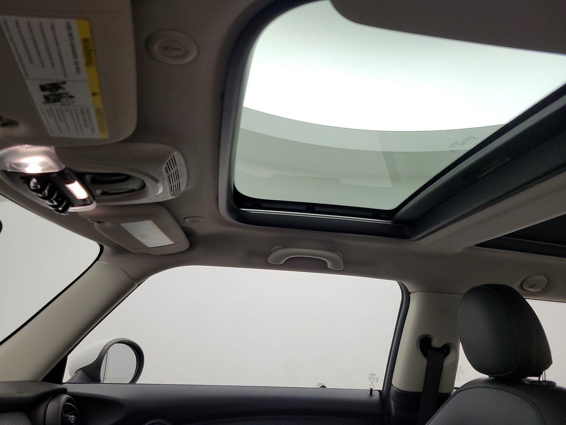 Thumbnail: 2018 MINI Cooper Hardtop - 18