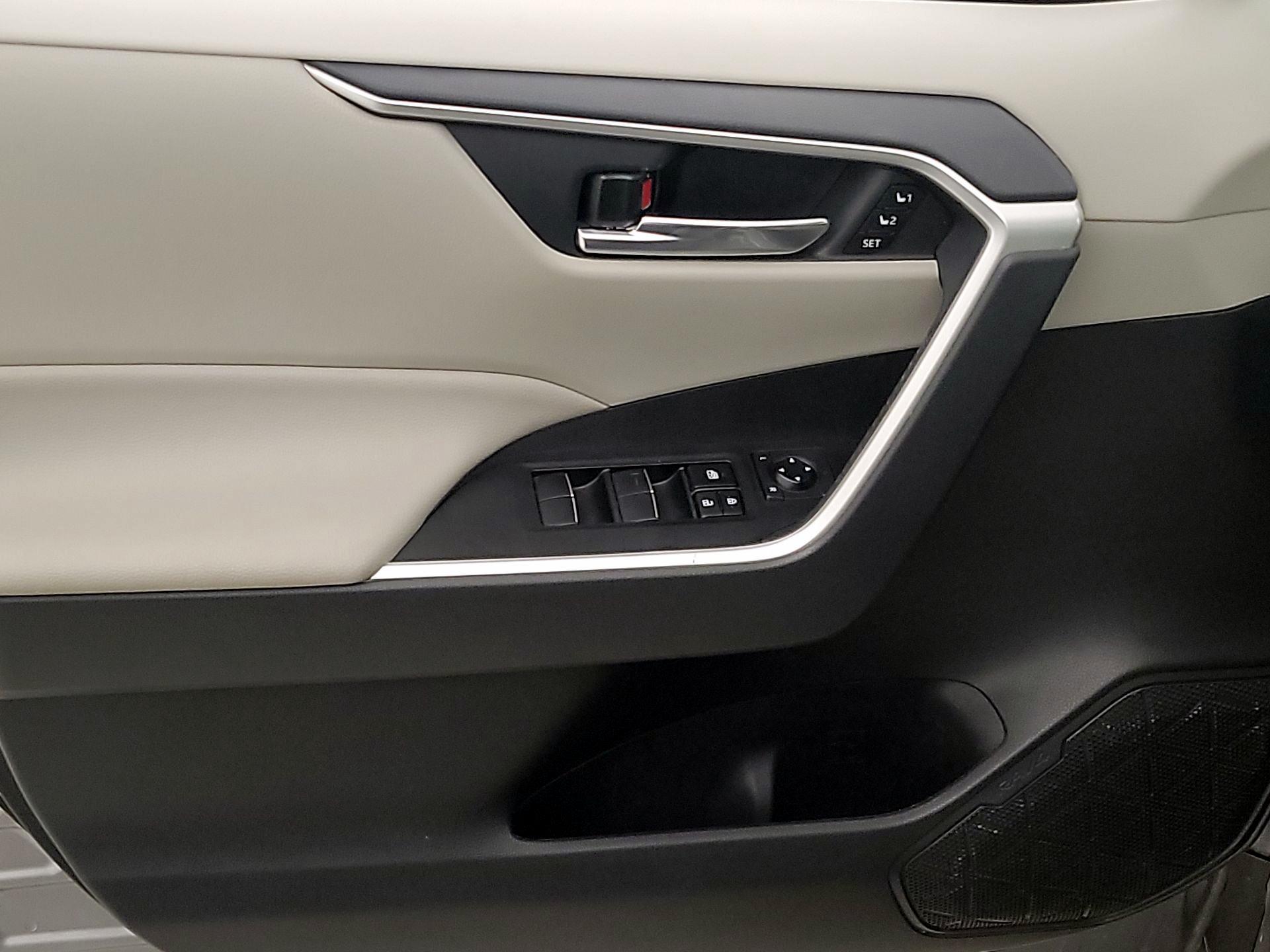 Thumbnail: 2021 Toyota RAV4 - 12