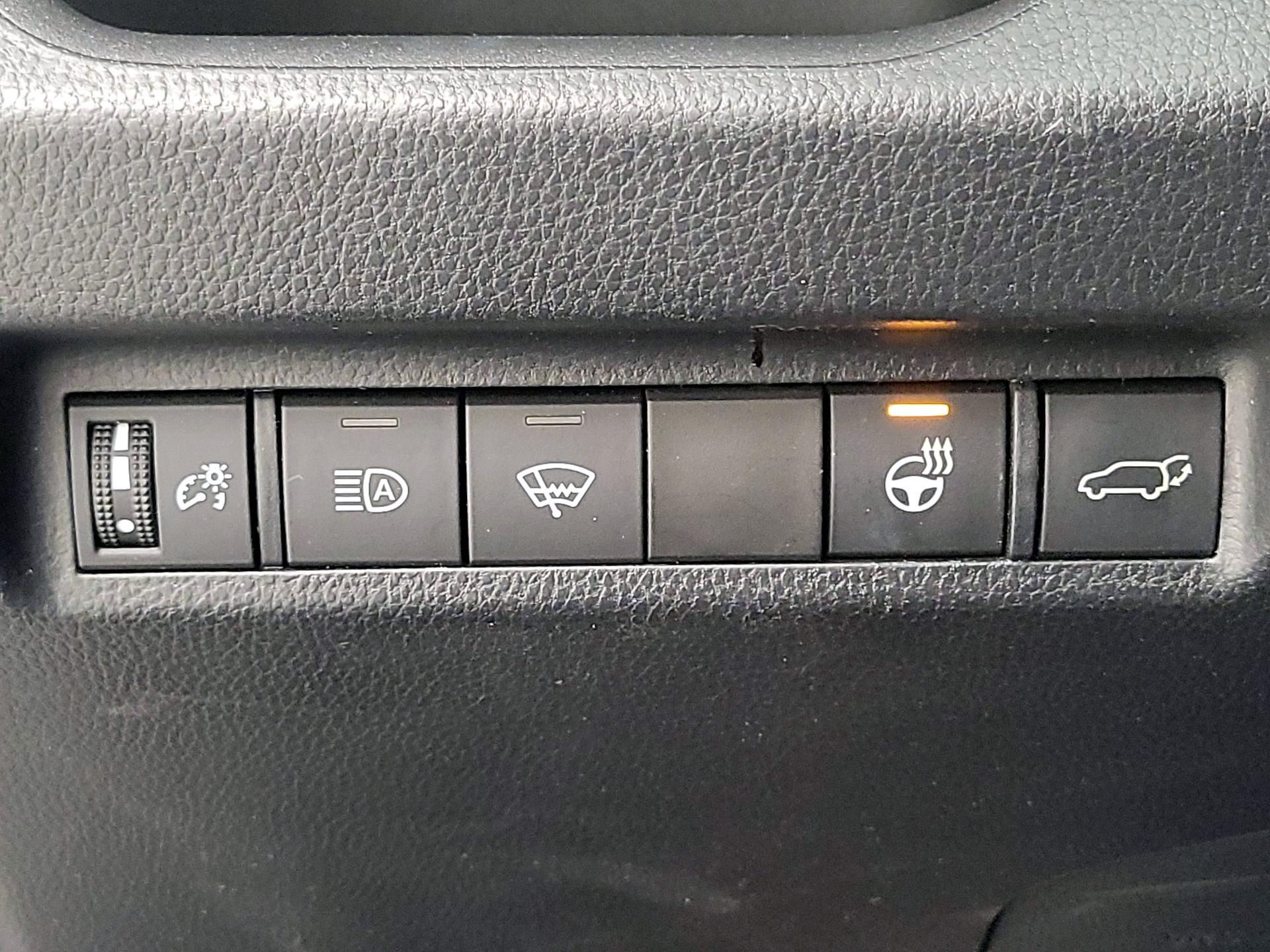 Thumbnail: 2021 Toyota RAV4 - 13