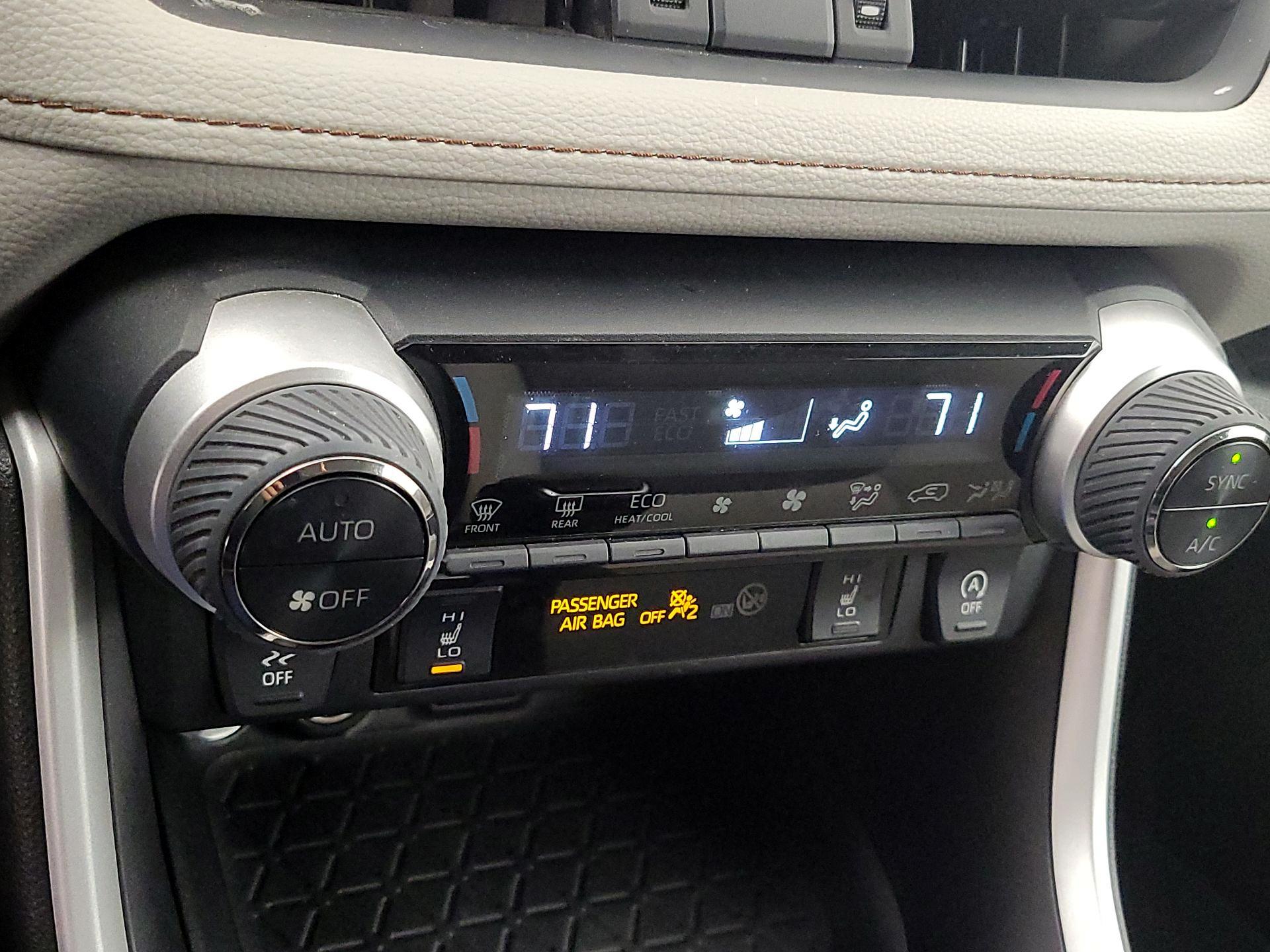 Thumbnail: 2021 Toyota RAV4 - 16