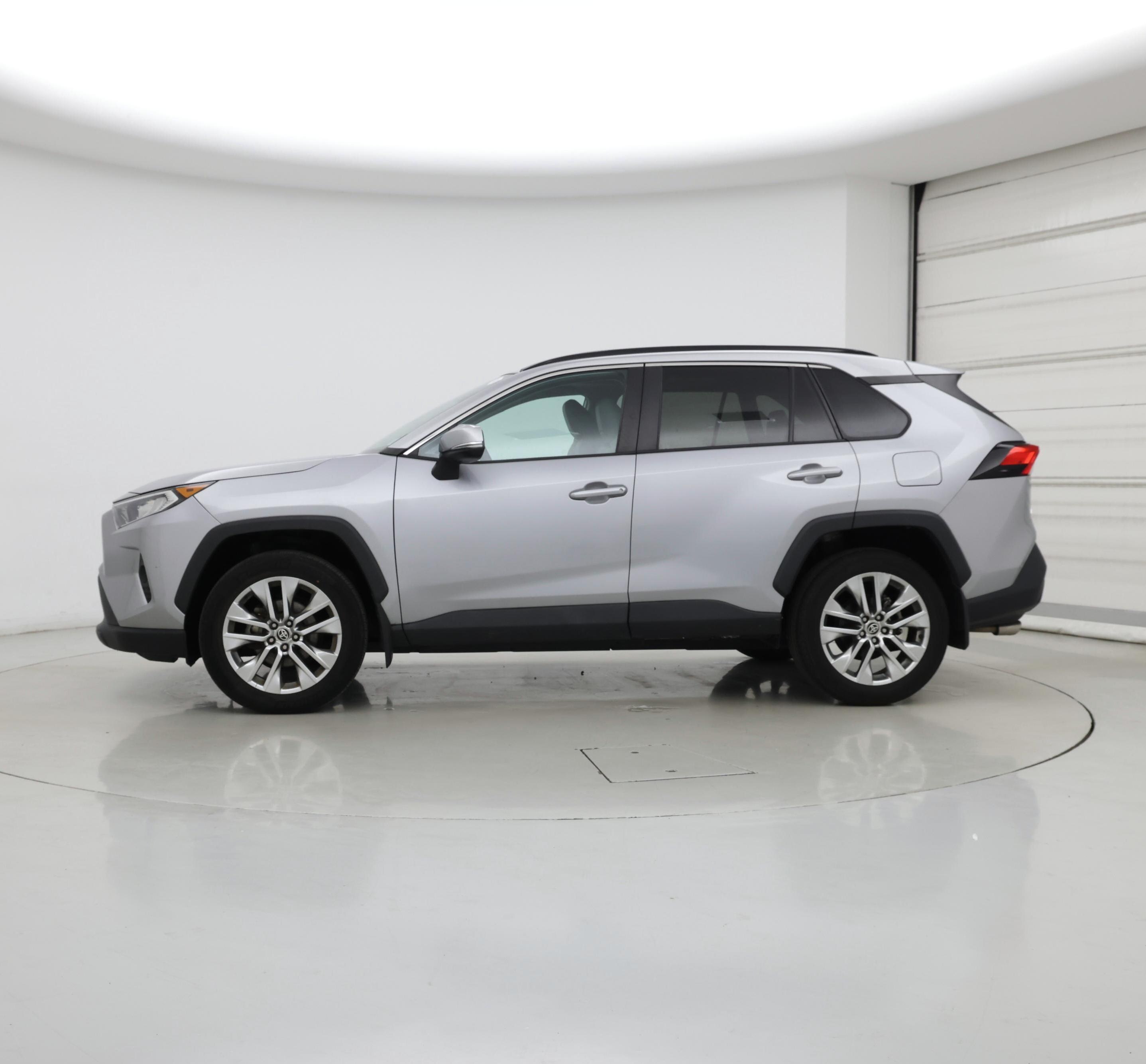 Thumbnail: 2021 Toyota RAV4 - 3