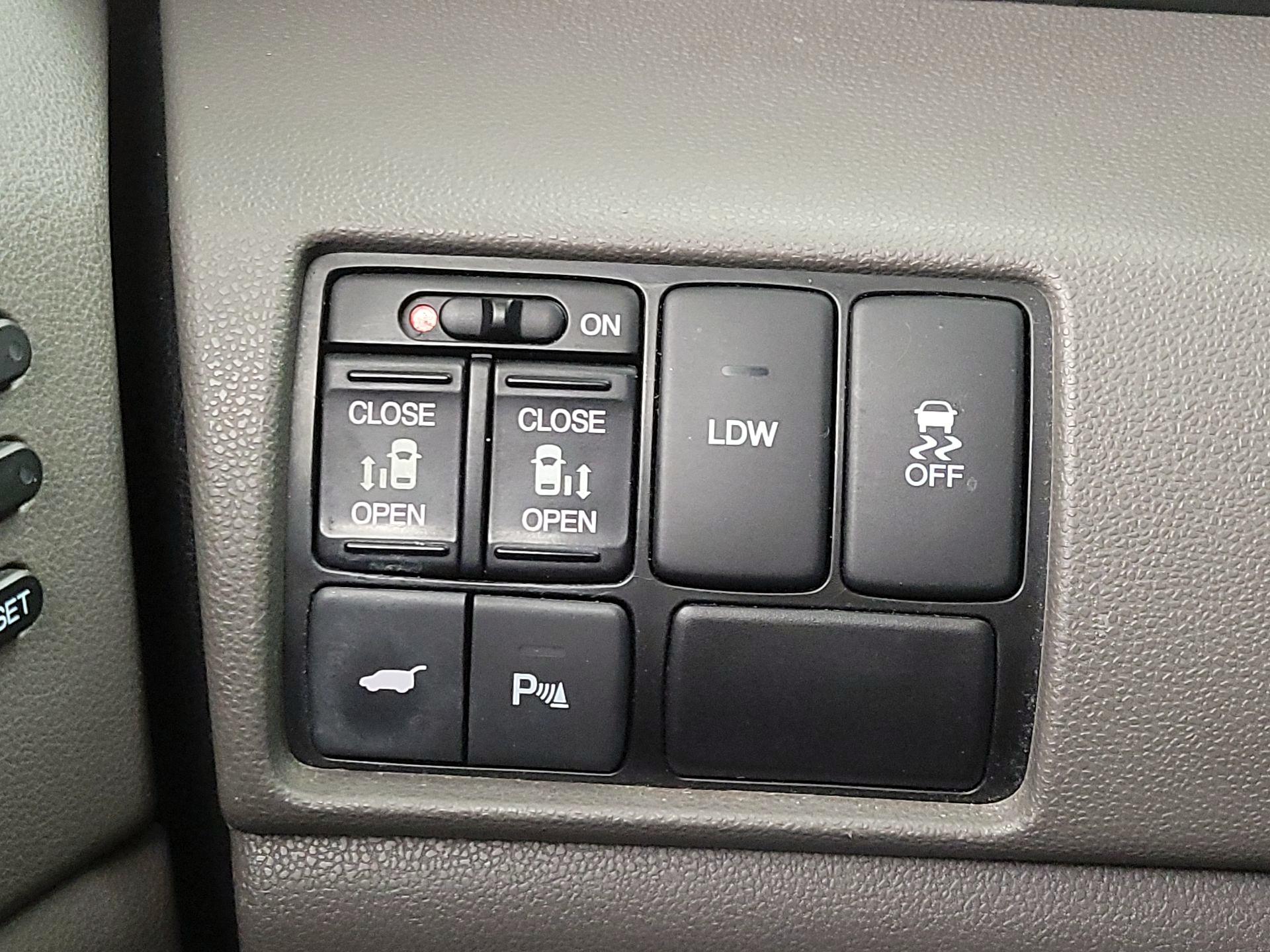 Thumbnail: 2016 Honda Odyssey - 13