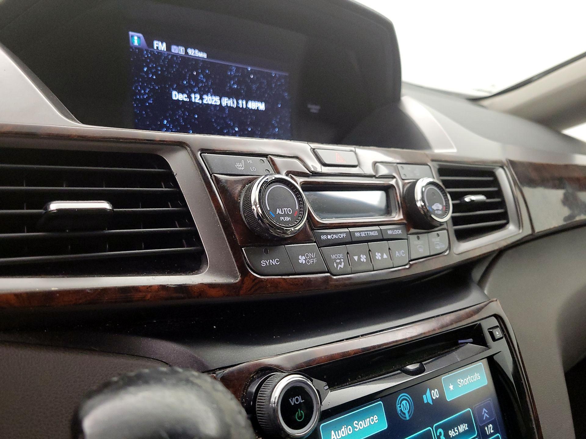 Thumbnail: 2016 Honda Odyssey - 16