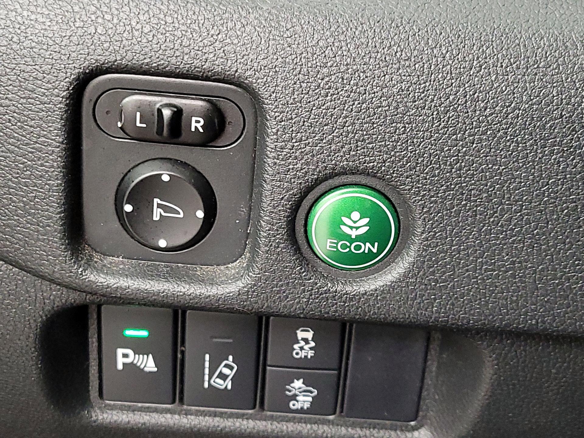 Thumbnail: 2017 Honda Pilot - 13