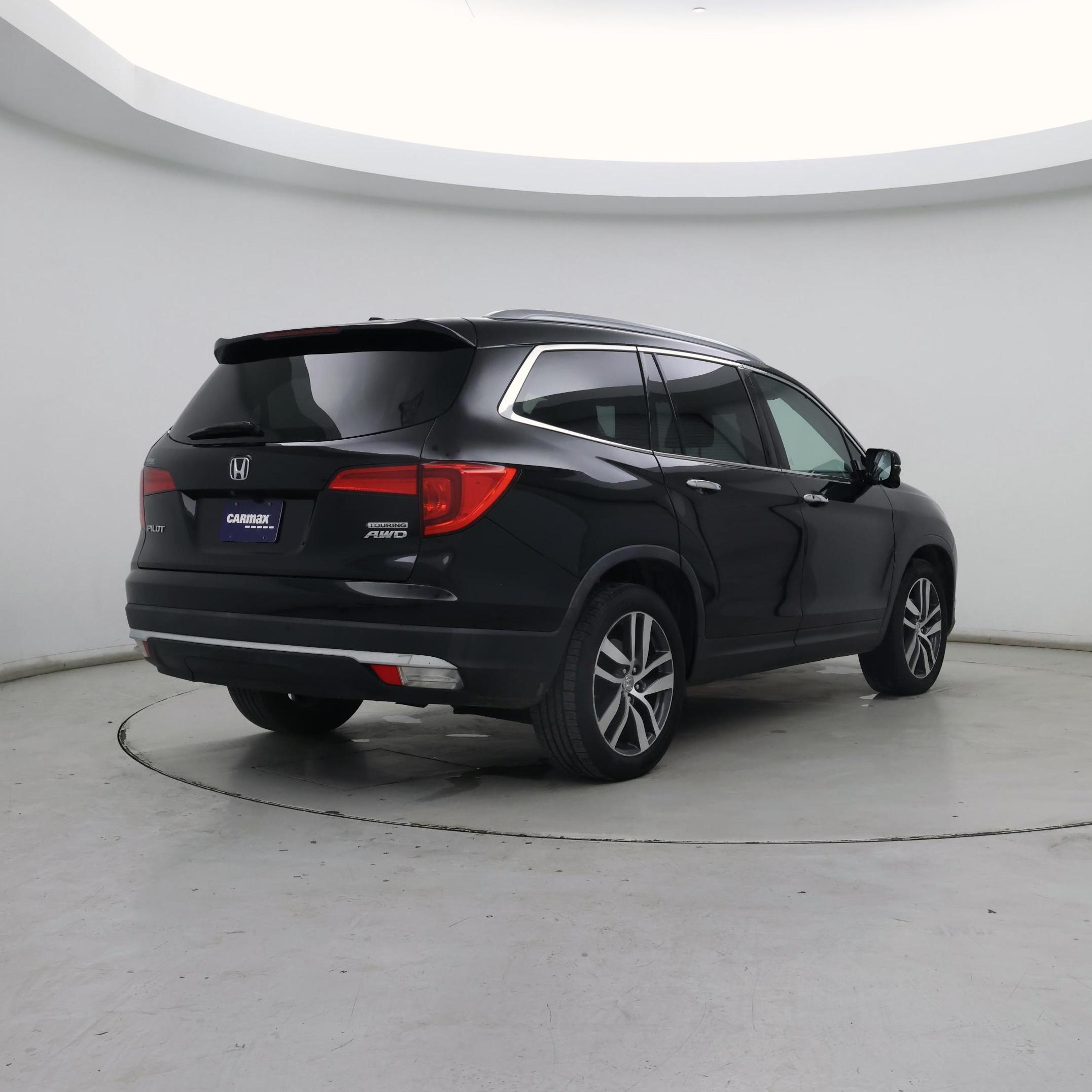 Thumbnail: 2017 Honda Pilot - 8