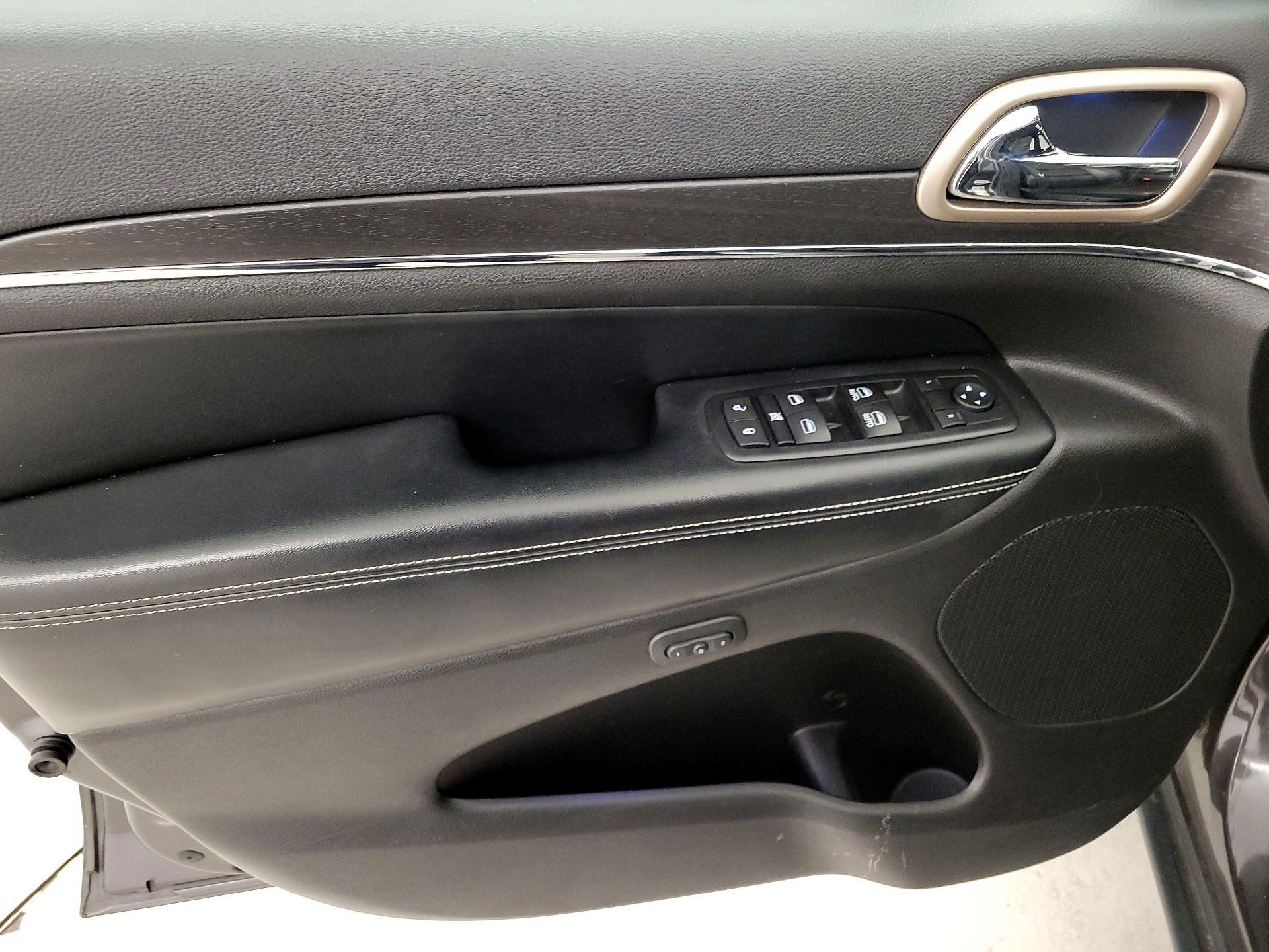 Thumbnail: 2017 Jeep Grand Cherokee - 12