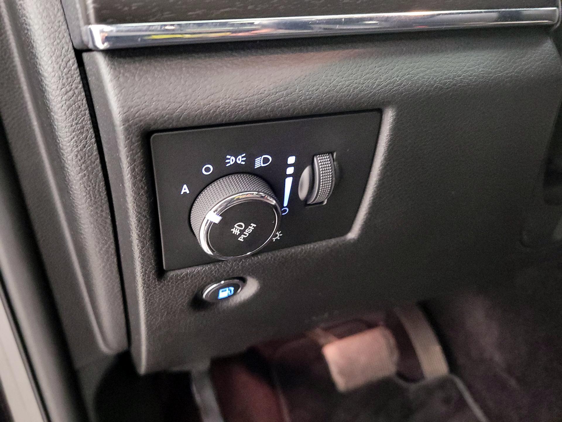 Thumbnail: 2017 Jeep Grand Cherokee - 13