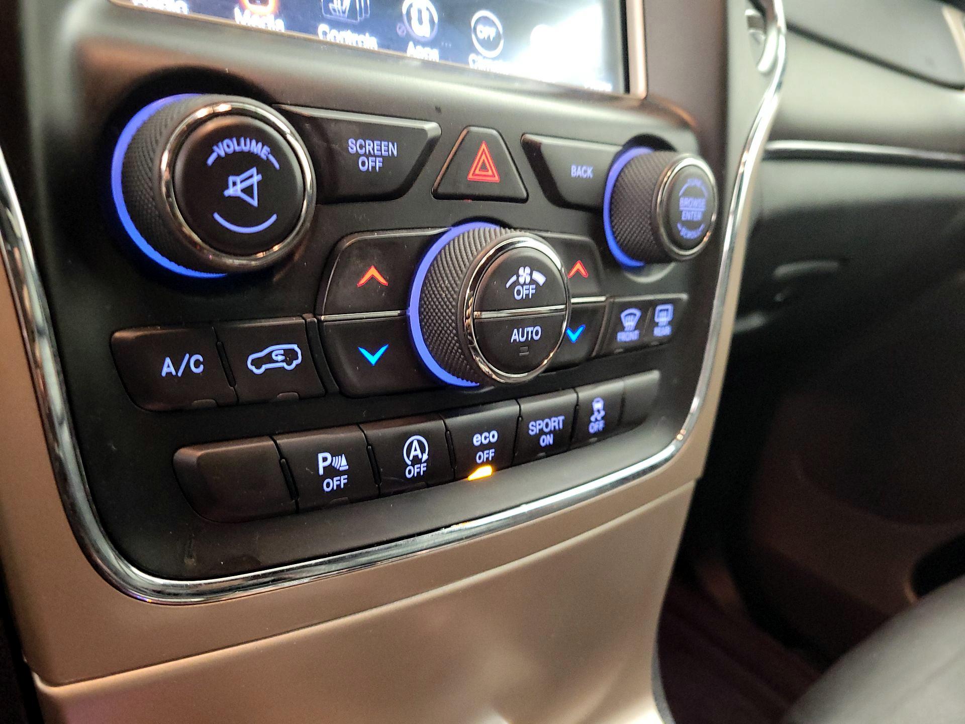 Thumbnail: 2017 Jeep Grand Cherokee - 16