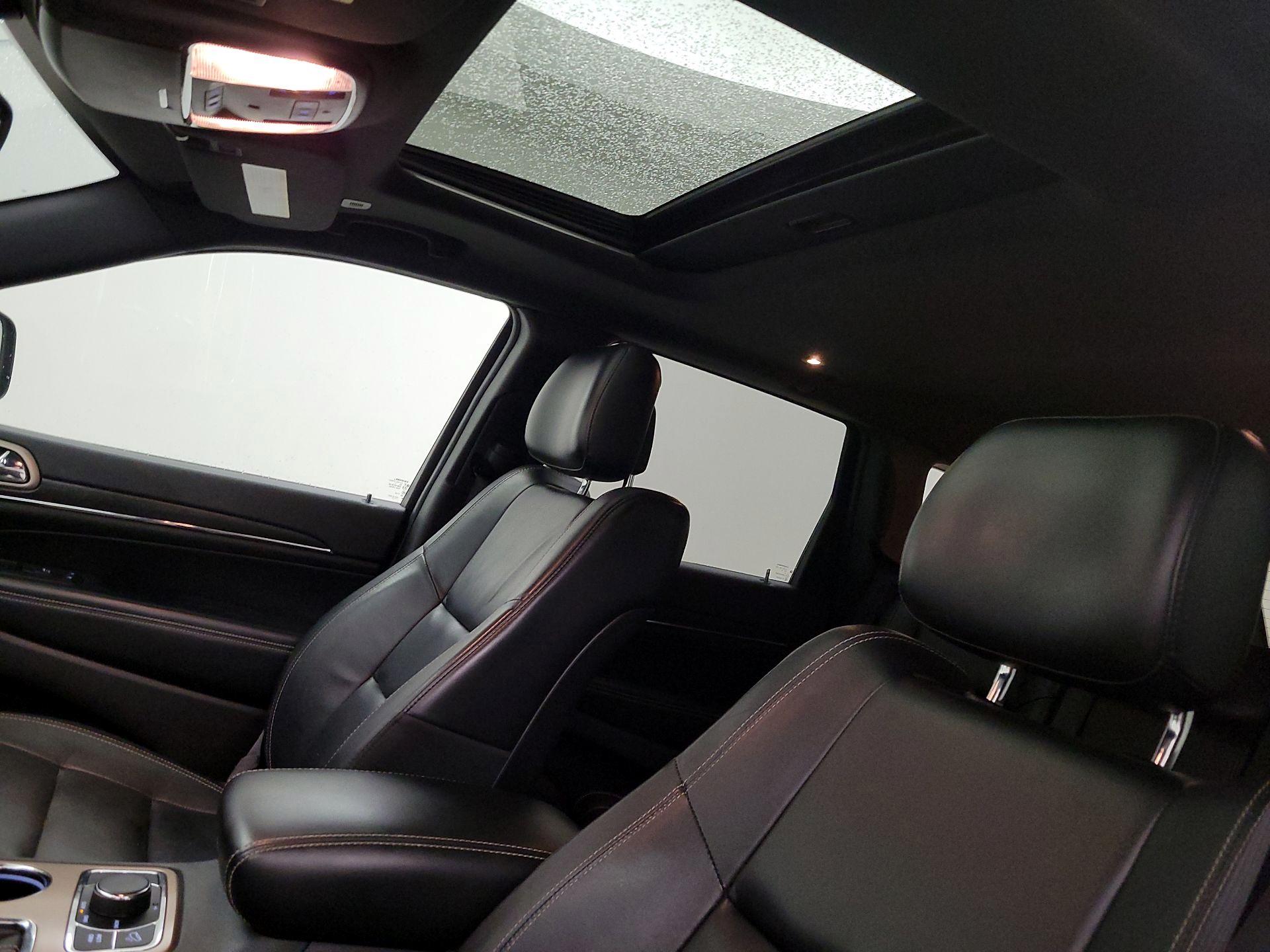 Thumbnail: 2017 Jeep Grand Cherokee - 18