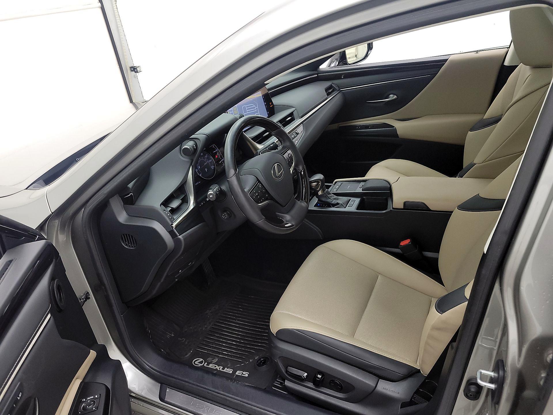 Thumbnail: 2021 Lexus ES - 11