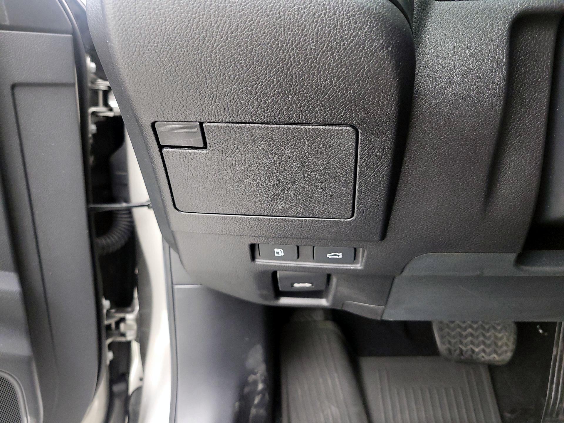 Thumbnail: 2021 Lexus ES - 13