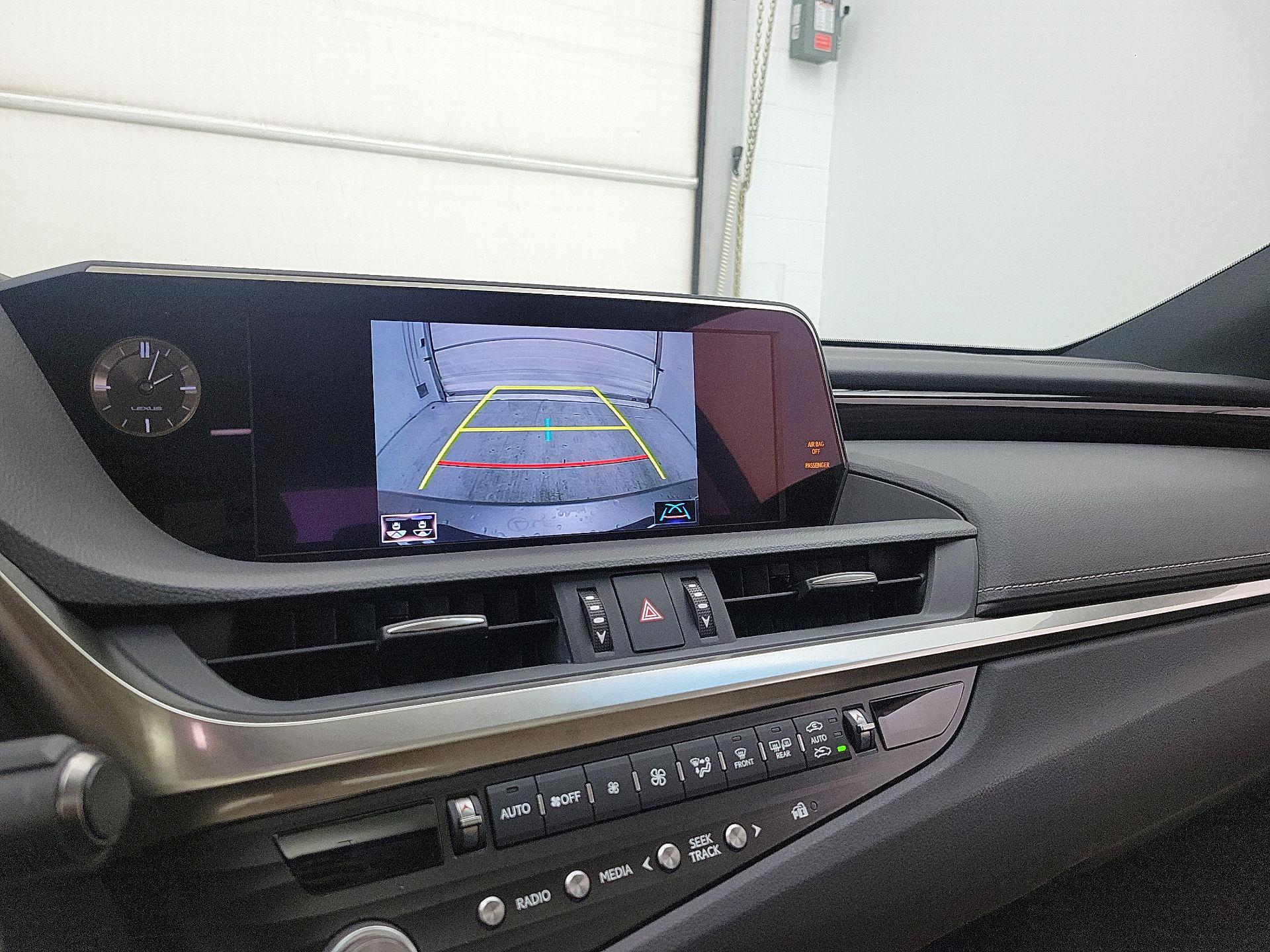 Thumbnail: 2021 Lexus ES - 15