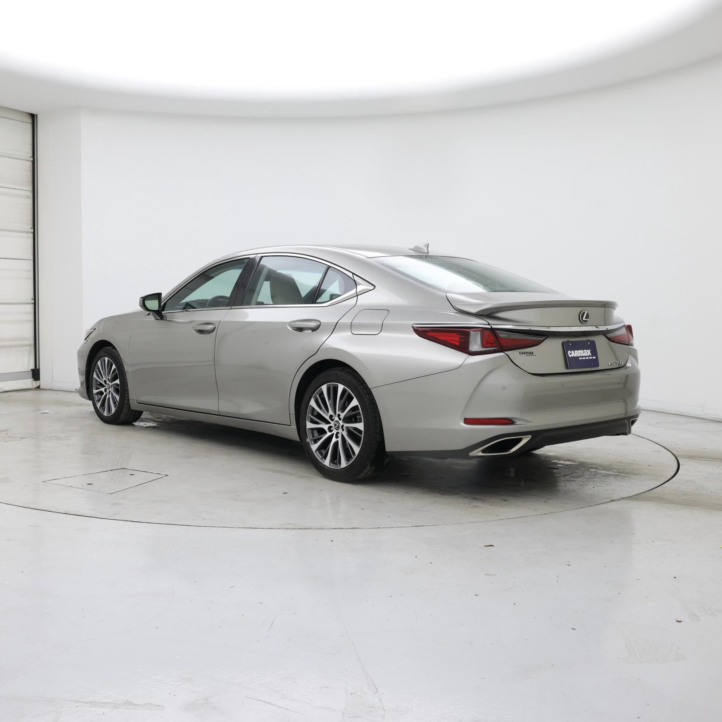 Thumbnail: 2021 Lexus ES - 2