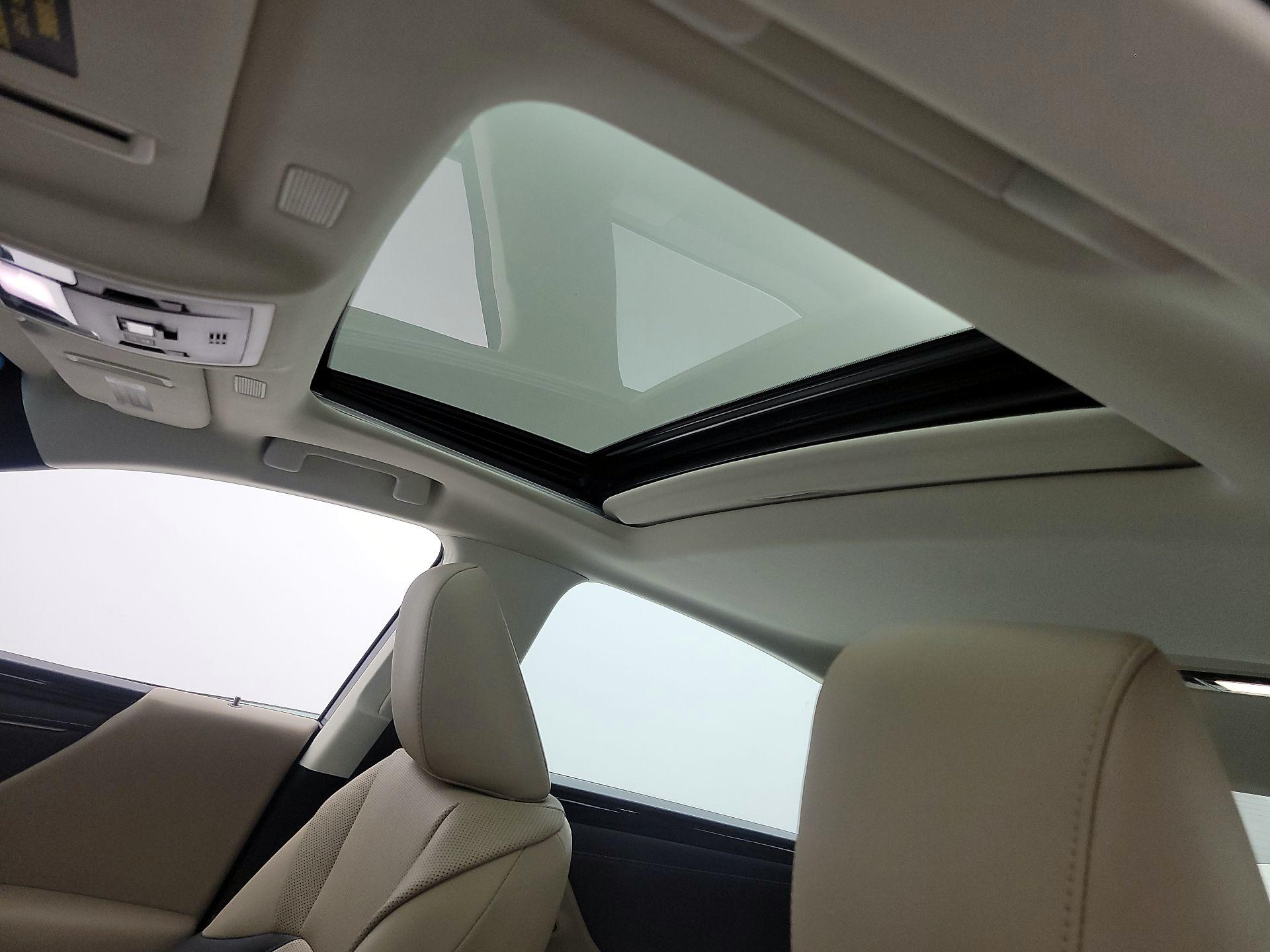 Thumbnail: 2021 Lexus ES - 20