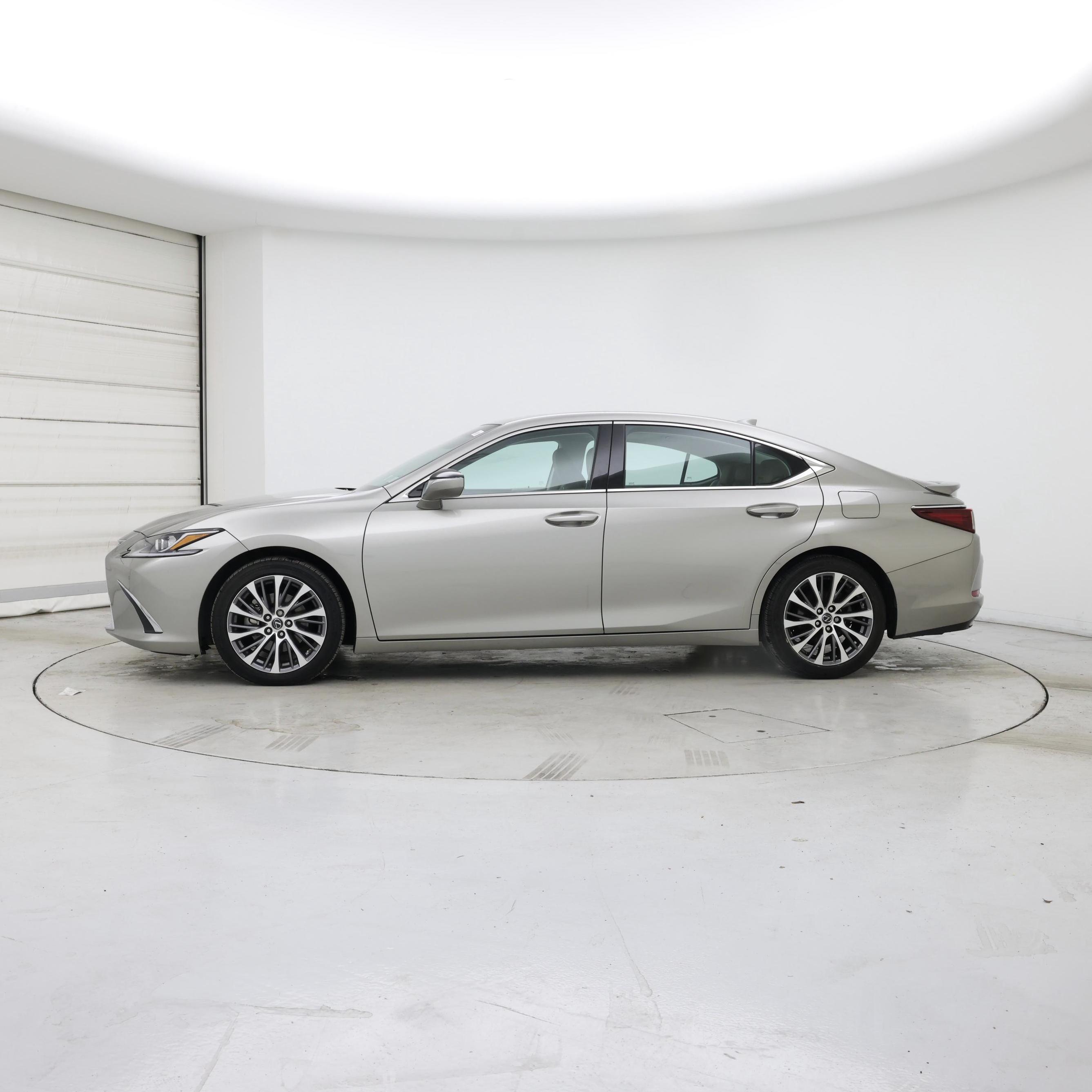 Thumbnail: 2021 Lexus ES - 3