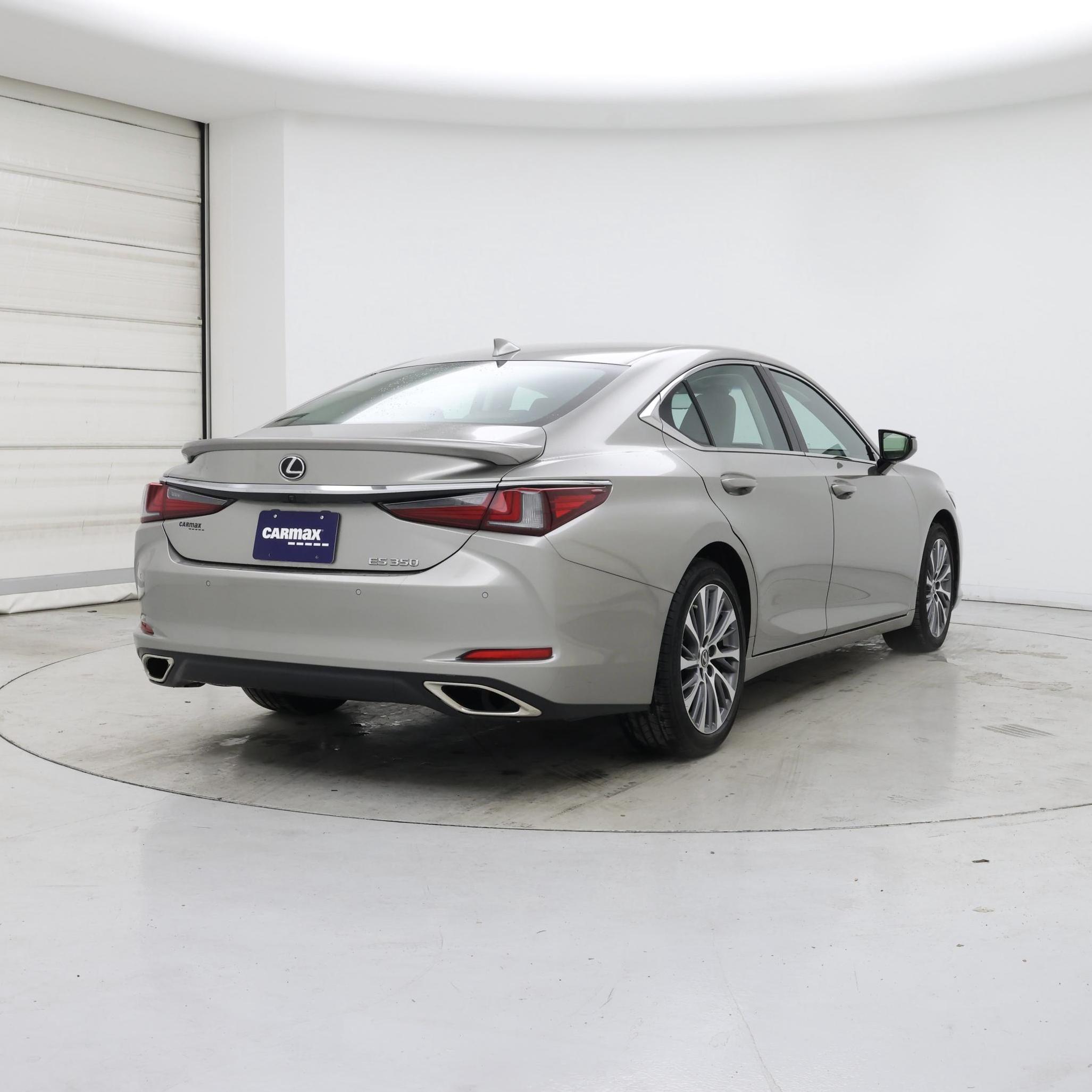 Thumbnail: 2021 Lexus ES - 8