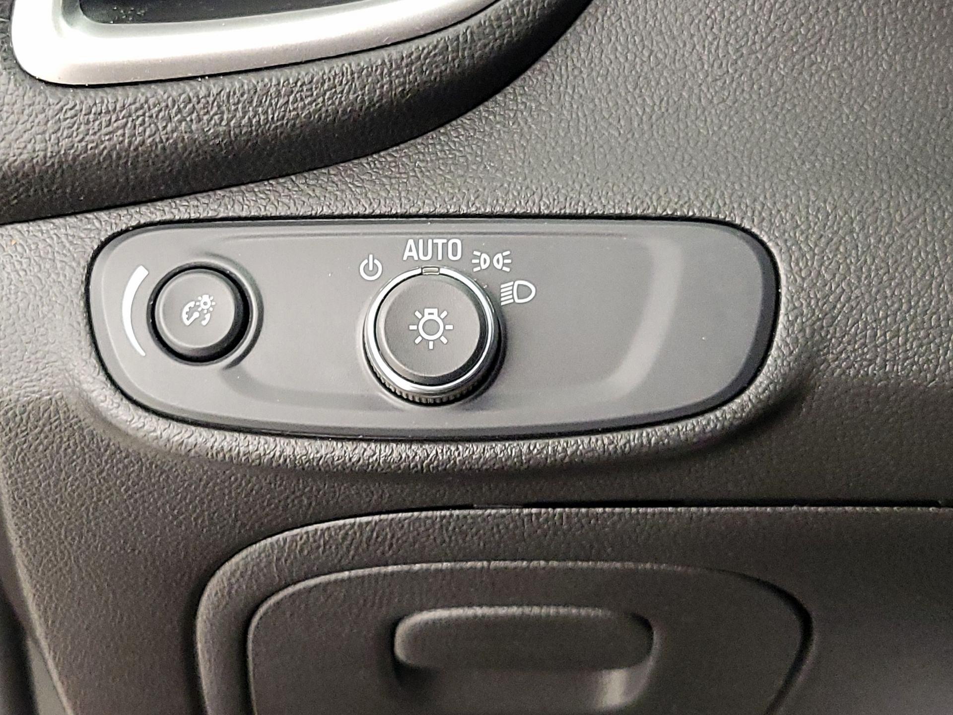 Thumbnail: 2021 Chevrolet Trax - 13