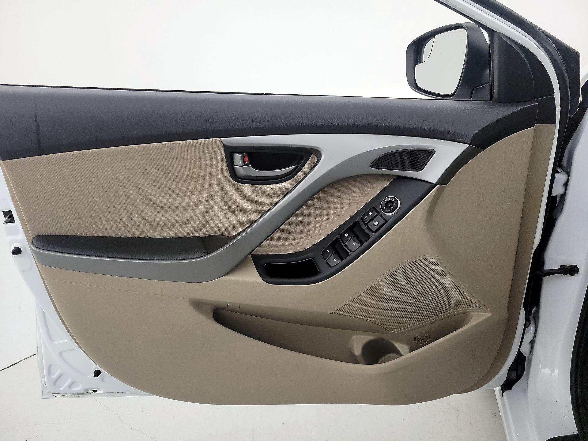 Thumbnail: 2016 Hyundai Elantra - 12