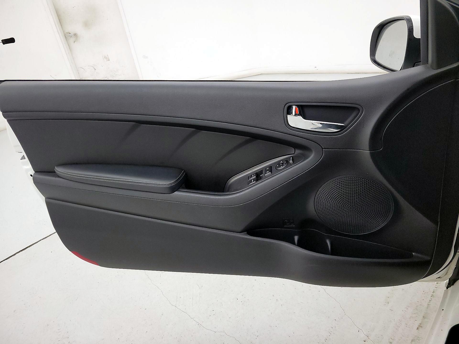 Thumbnail: 2016 Kia Forte - 12