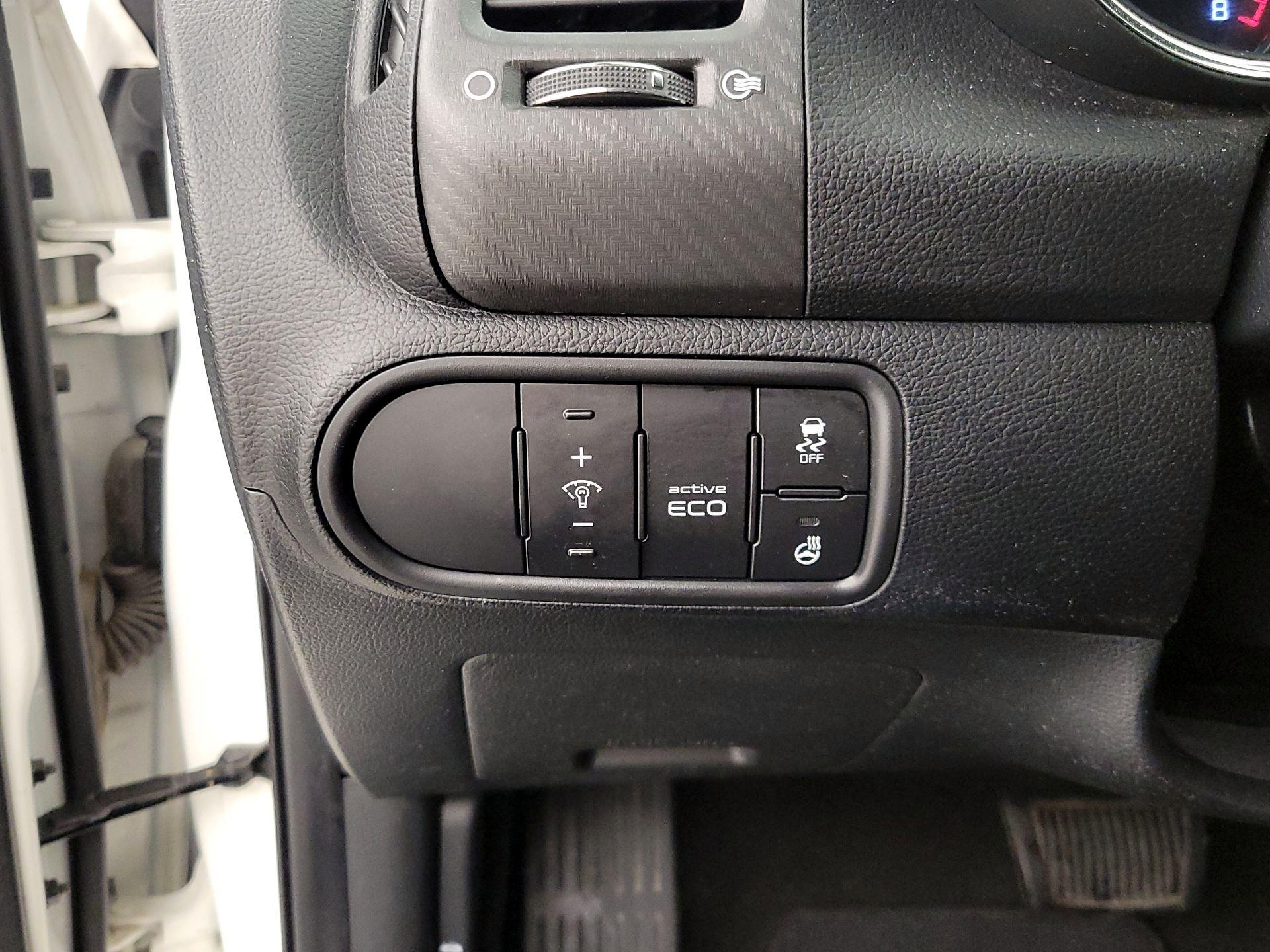 Thumbnail: 2016 Kia Forte - 13