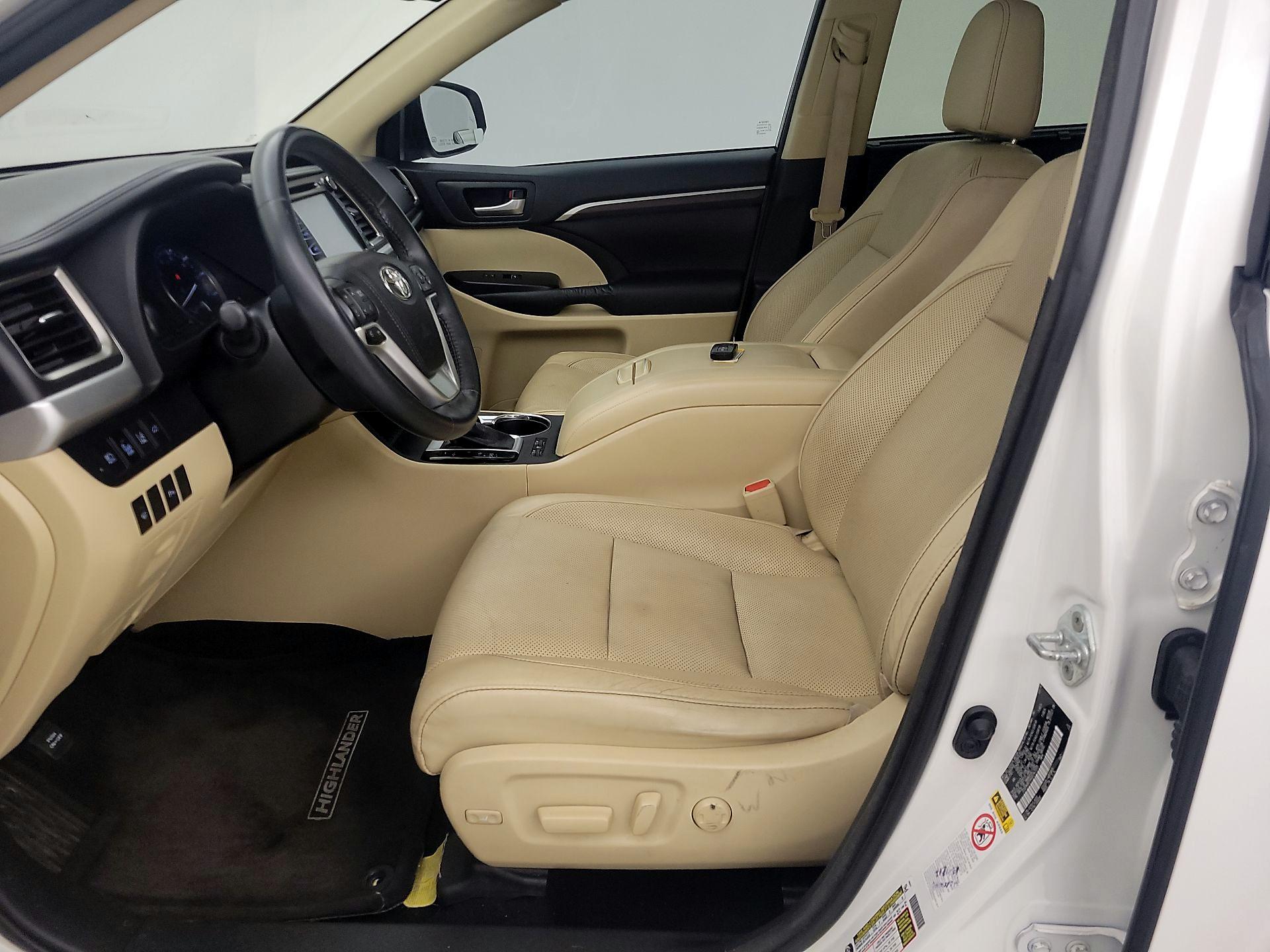 Thumbnail: 2016 Toyota Highlander - 11