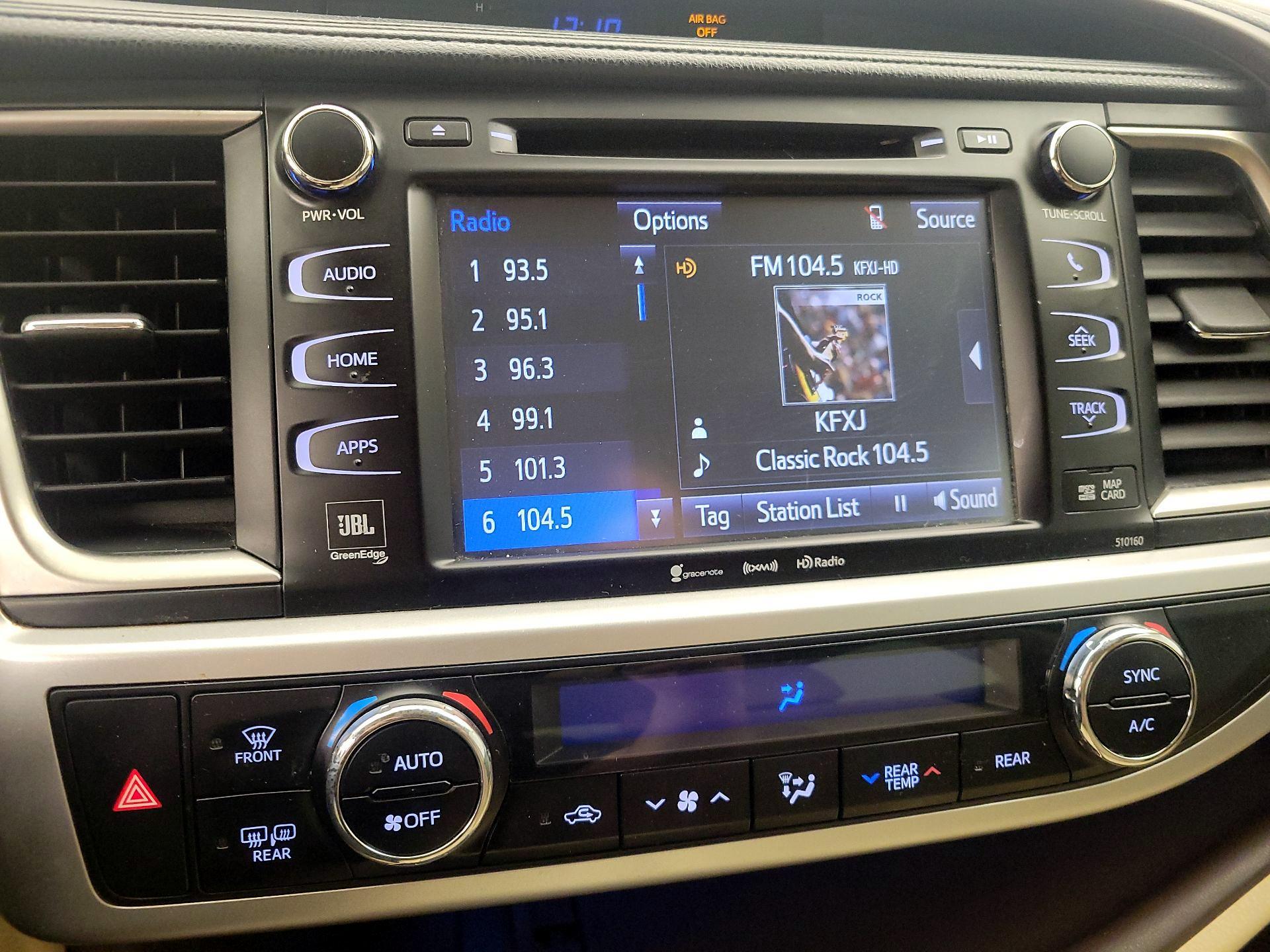 Thumbnail: 2016 Toyota Highlander - 16