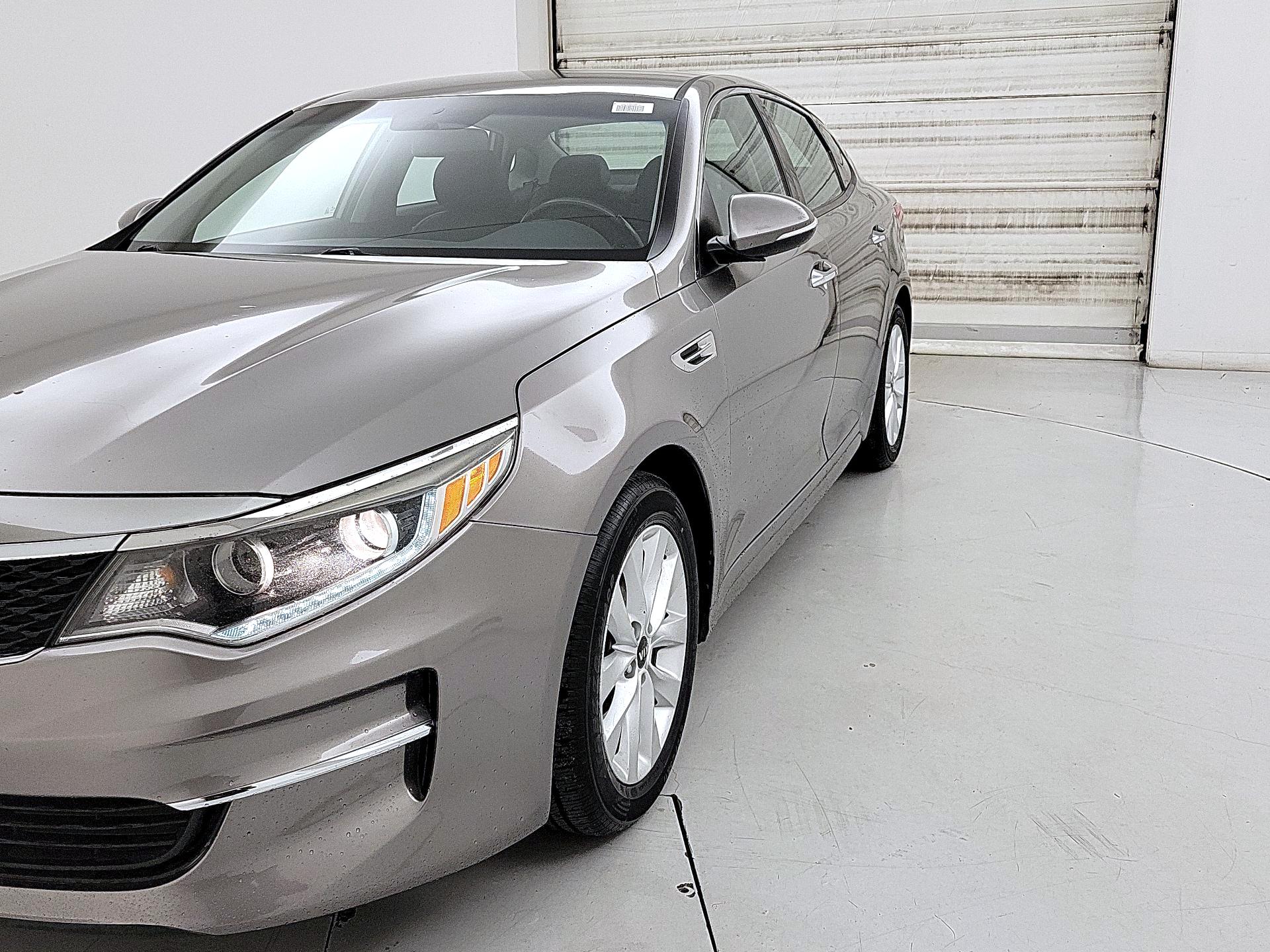 Thumbnail: 2016 Kia Optima - 3