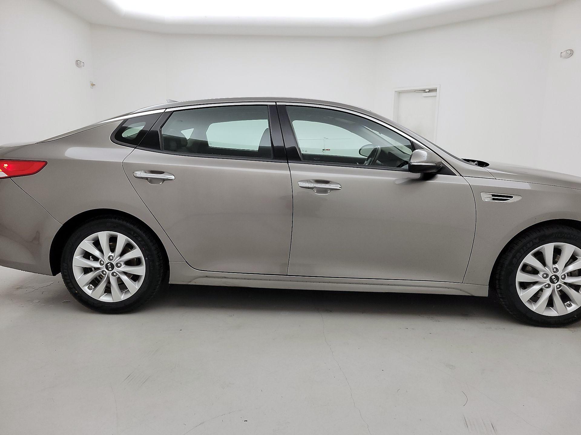 Thumbnail: 2016 Kia Optima - 4