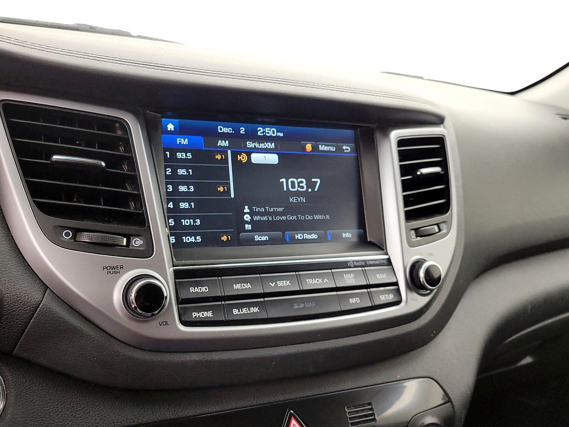 Thumbnail: 2016 Hyundai Tucson - 16